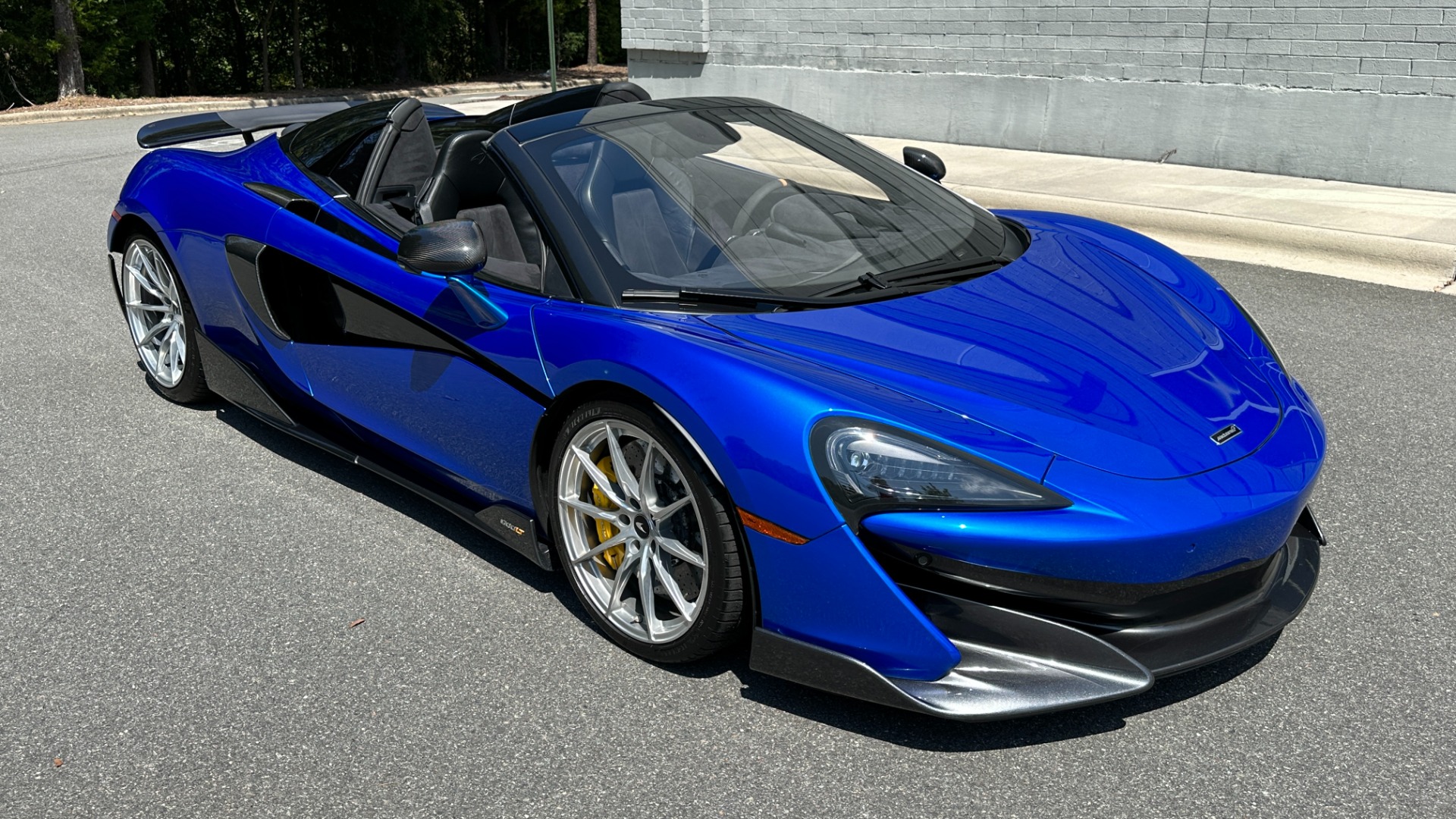 Used 2020 McLaren 600LT MSO CARBON FIBER / LUXURY PACK / CARBON EXT PKG / VEGA BLUE PAINT / BLUE ST for sale $249,999 at Formula Imports in Charlotte NC 28227 4