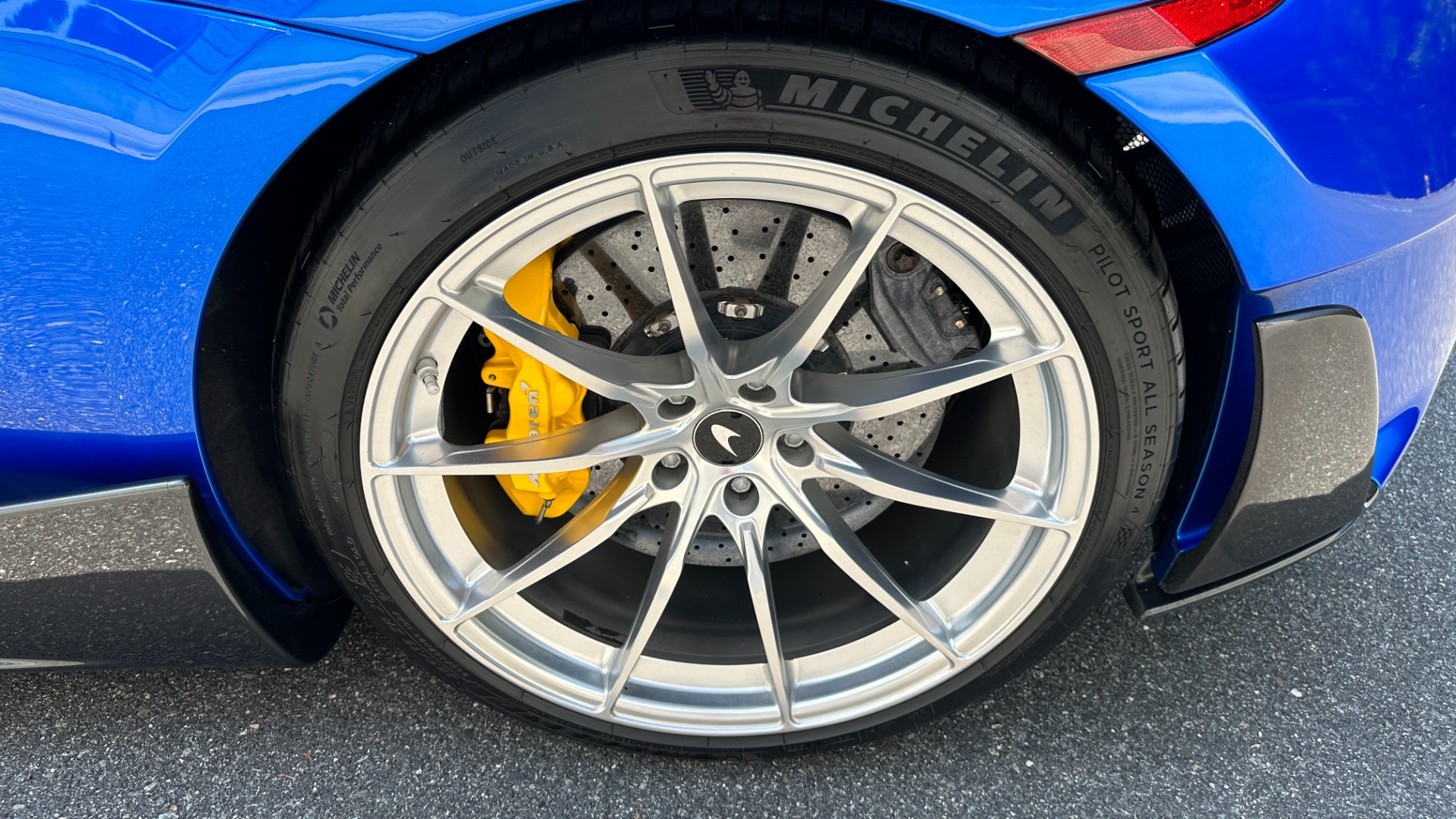 Used 2020 McLaren 600LT MSO CARBON FIBER / LUXURY PACK / CARBON EXT PKG / VEGA BLUE PAINT / BLUE ST for sale $249,999 at Formula Imports in Charlotte NC 28227 41
