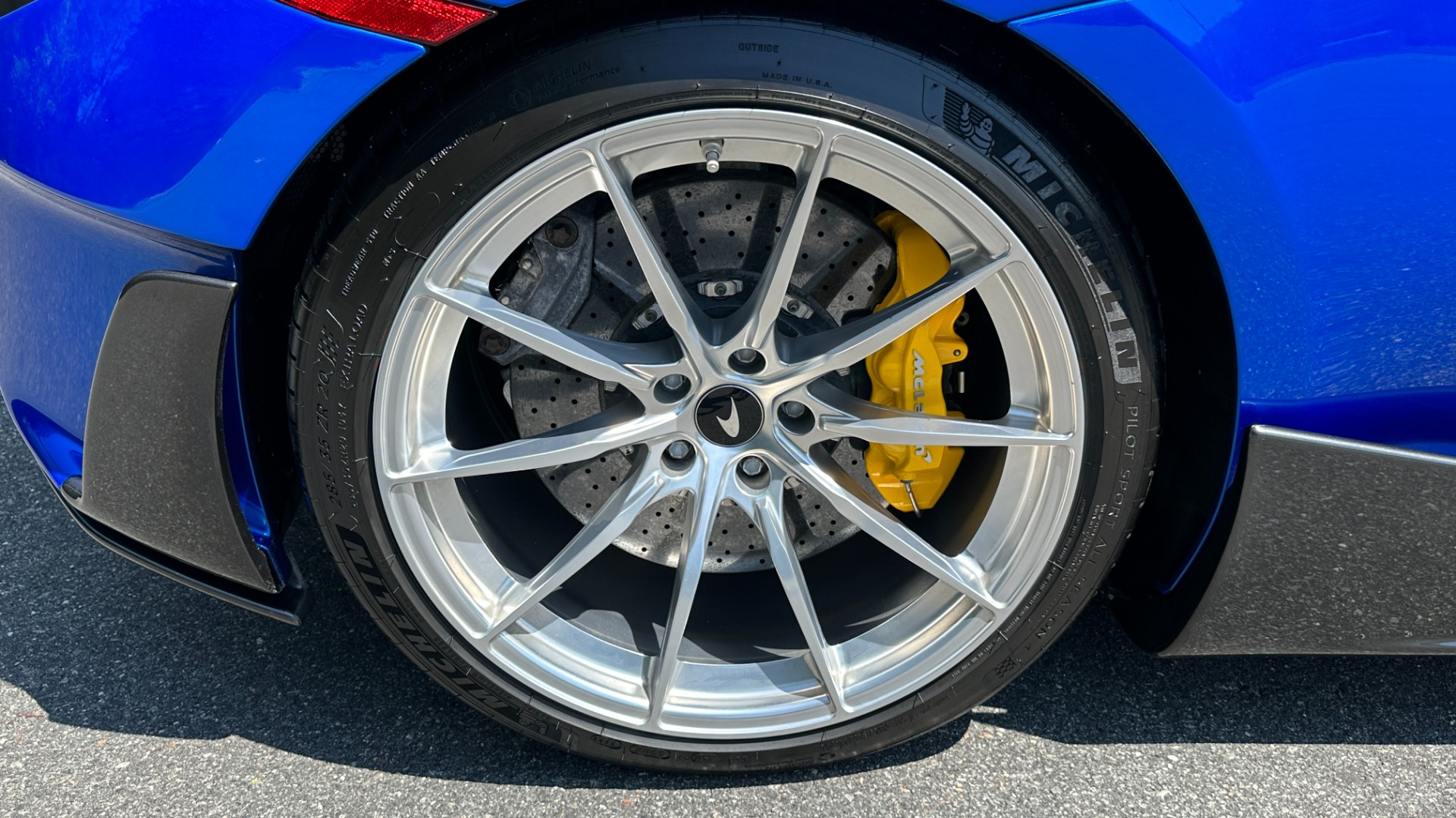 Used 2020 McLaren 600LT MSO CARBON FIBER / LUXURY PACK / CARBON EXT PKG / VEGA BLUE PAINT / BLUE ST for sale $249,999 at Formula Imports in Charlotte NC 28227 43