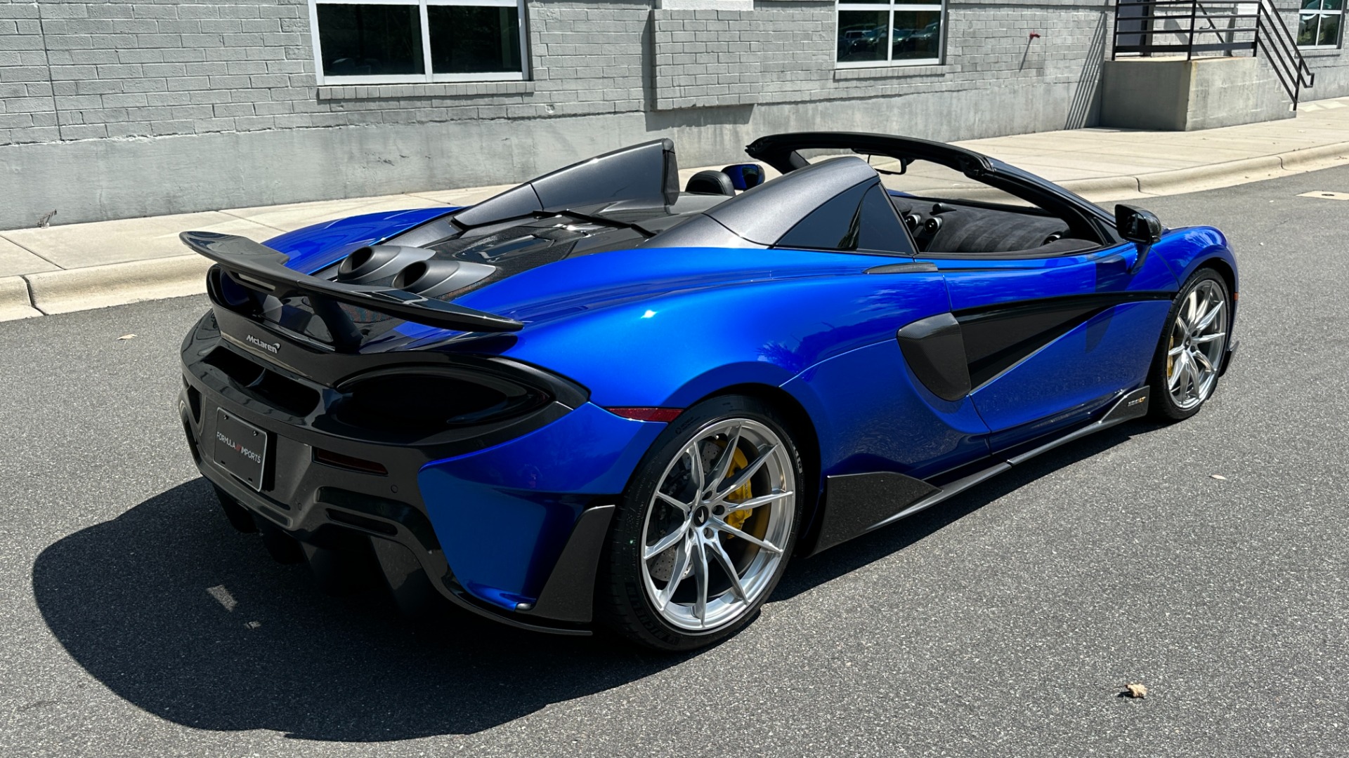Used 2020 McLaren 600LT MSO CARBON FIBER / LUXURY PACK / CARBON EXT PKG / VEGA BLUE PAINT / BLUE ST for sale $249,999 at Formula Imports in Charlotte NC 28227 6