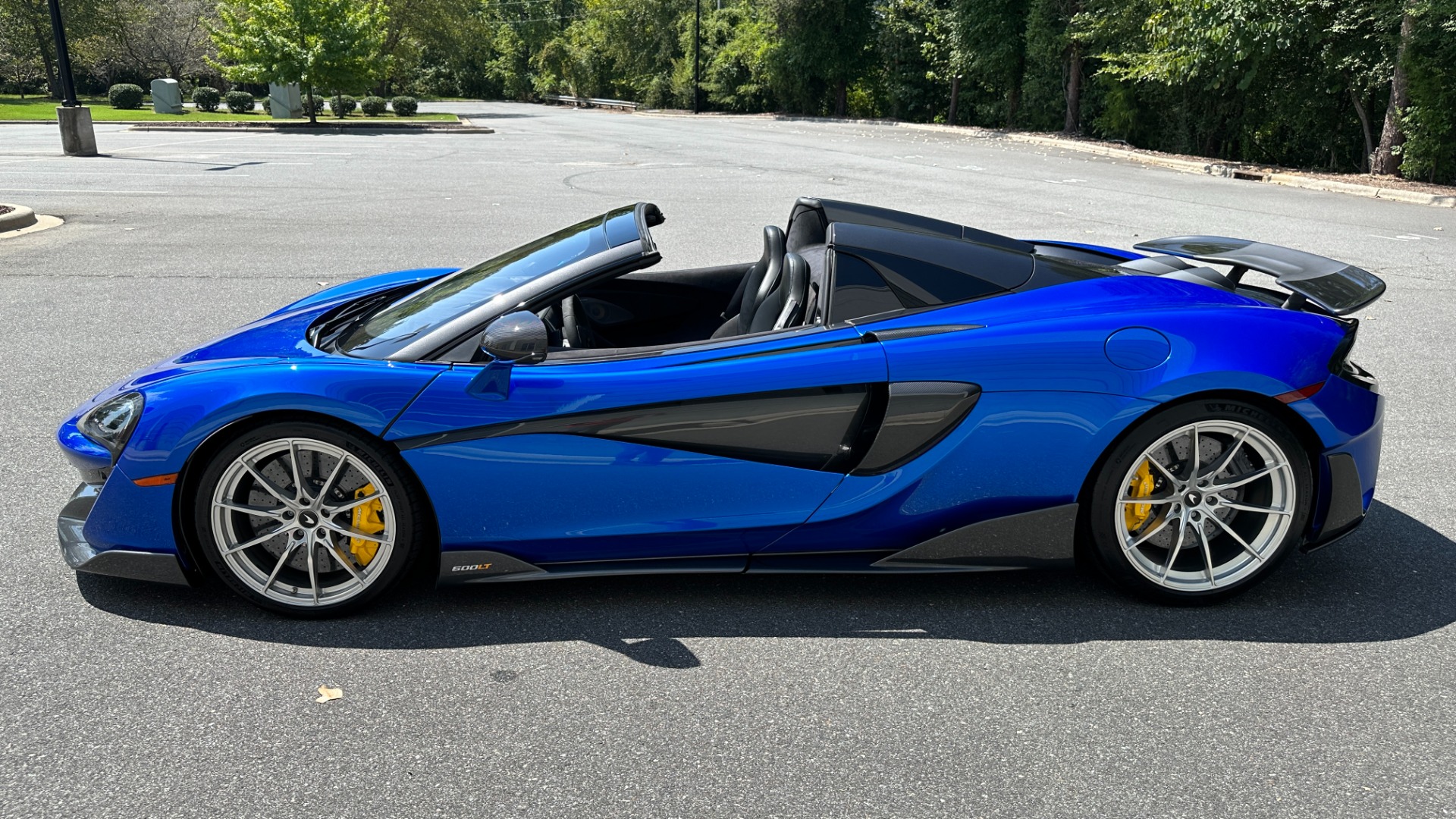 Used 2020 McLaren 600LT MSO CARBON FIBER / LUXURY PACK / CARBON EXT PKG / VEGA BLUE PAINT / BLUE ST for sale $249,999 at Formula Imports in Charlotte NC 28227 8