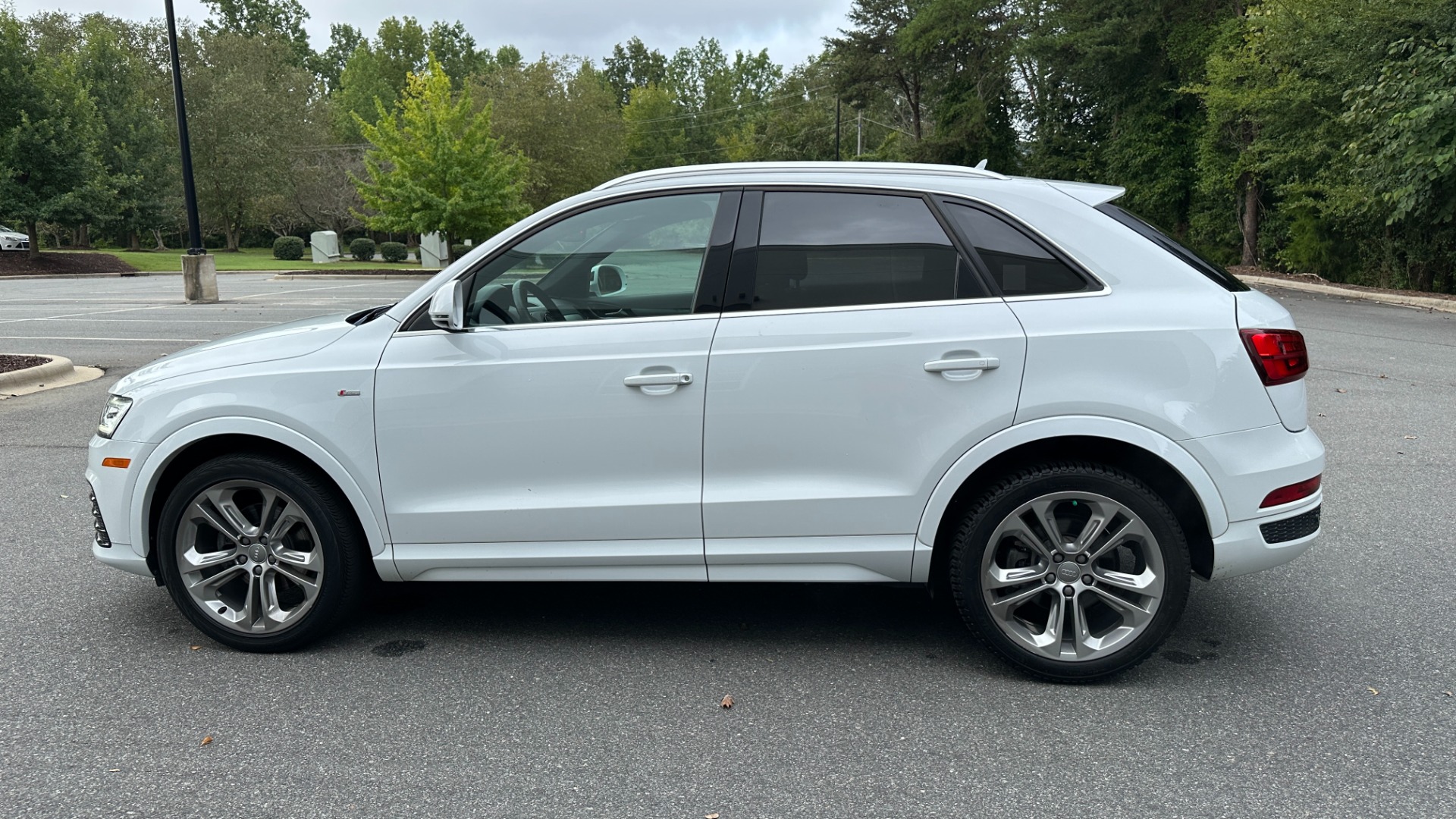Used 2017 Audi Q3 PRESTIGE / PANORAMIC ROOF / NAV / HEATED SEATS for sale $22,795 at Formula Imports in Charlotte NC 28227 3