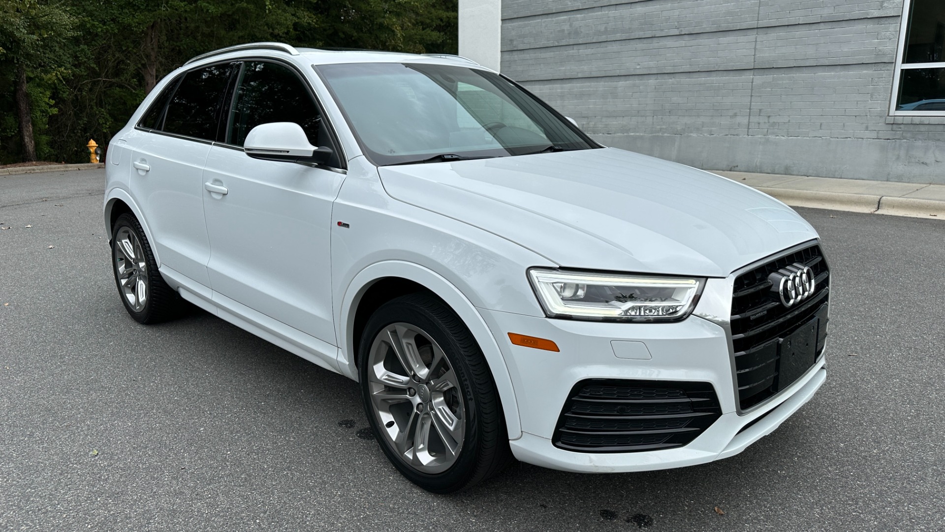 Used 2017 Audi Q3 PRESTIGE / PANORAMIC ROOF / NAV / HEATED SEATS for sale $22,795 at Formula Imports in Charlotte NC 28227 5