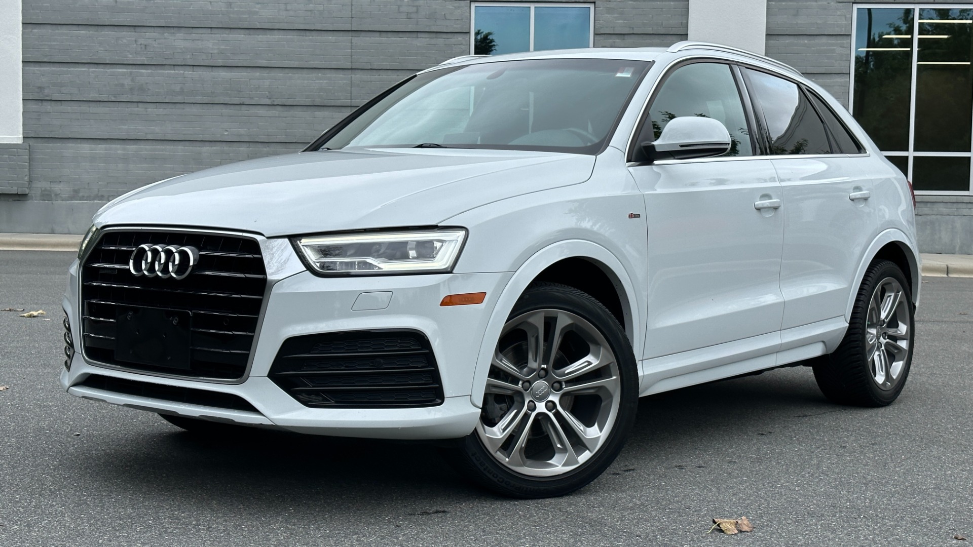 Used 2017 Audi Q3 PRESTIGE / PANORAMIC ROOF / NAV / HEATED SEATS for sale $22,795 at Formula Imports in Charlotte NC 28227 1