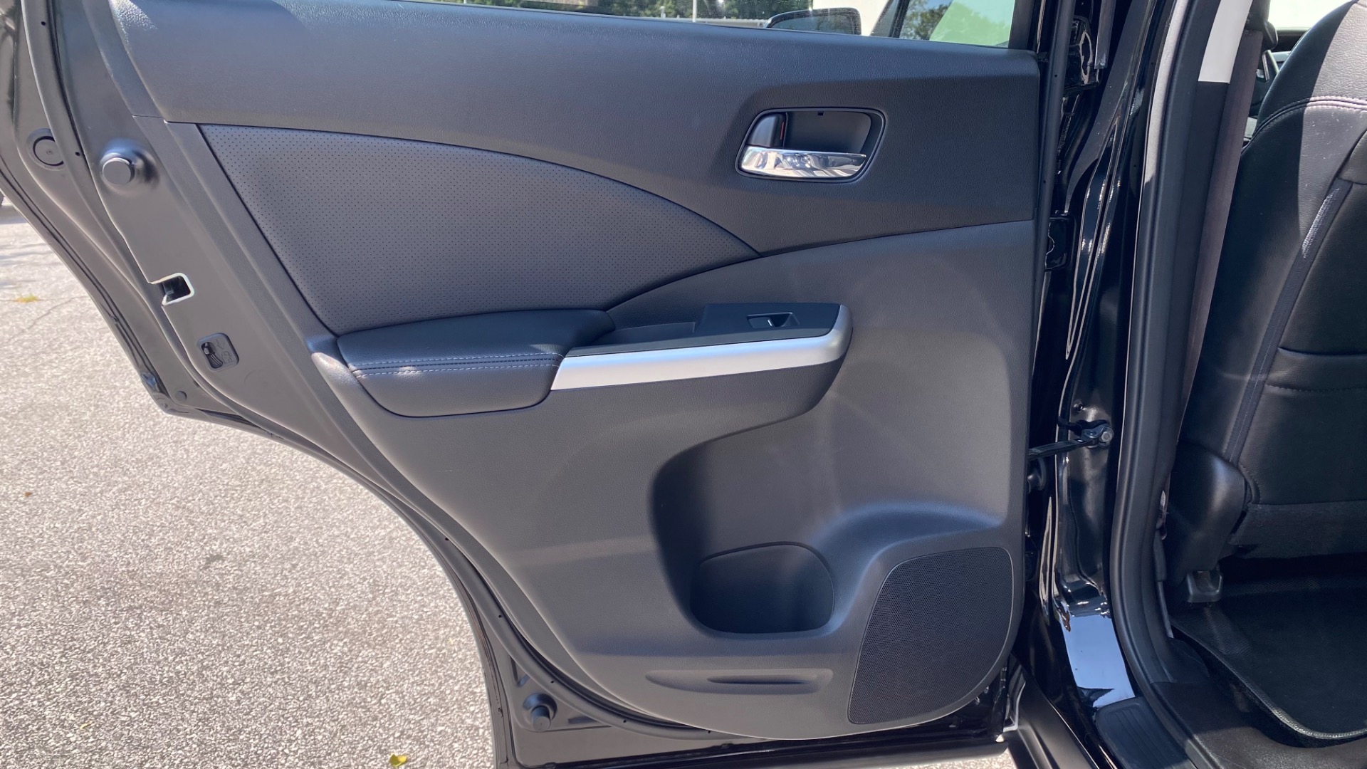 Used 2015 Honda CR-V EX-L for sale $16,995 at Formula Imports in Charlotte NC 28227 34