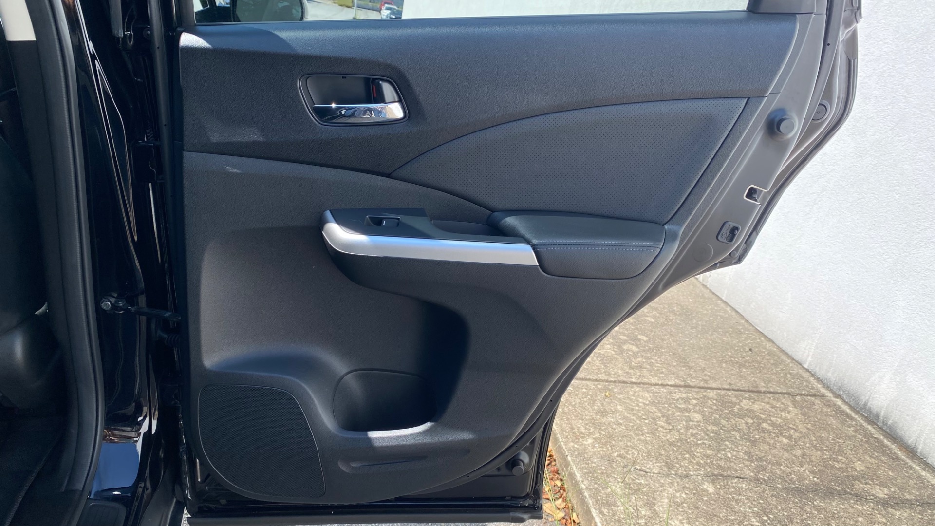 Used 2015 Honda CR-V EX-L for sale $16,995 at Formula Imports in Charlotte NC 28227 39