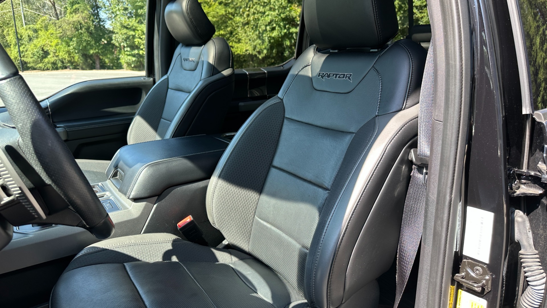 Used 2019 Ford F-150 RAPTOR / CARBON PKG / PANO ROOF / TECH PKG / 17IN FORGED WHEELS for sale $58,900 at Formula Imports in Charlotte NC 28227 12