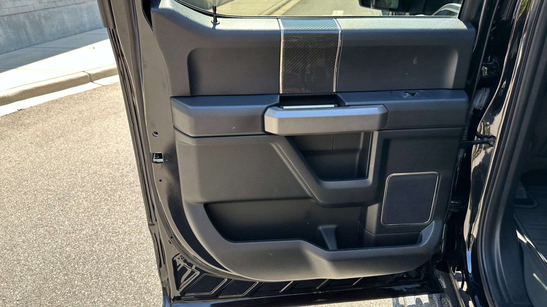 Used 2019 Ford F-150 RAPTOR / CARBON PKG / PANO ROOF / TECH PKG / 17IN FORGED WHEELS for sale $58,900 at Formula Imports in Charlotte NC 28227 24