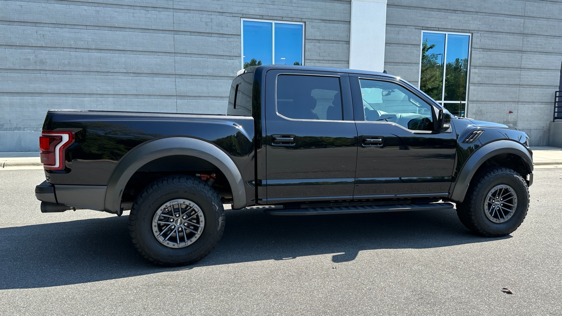 Used 2019 Ford F-150 RAPTOR / CARBON PKG / PANO ROOF / TECH PKG / 17IN FORGED WHEELS for sale $58,900 at Formula Imports in Charlotte NC 28227 3
