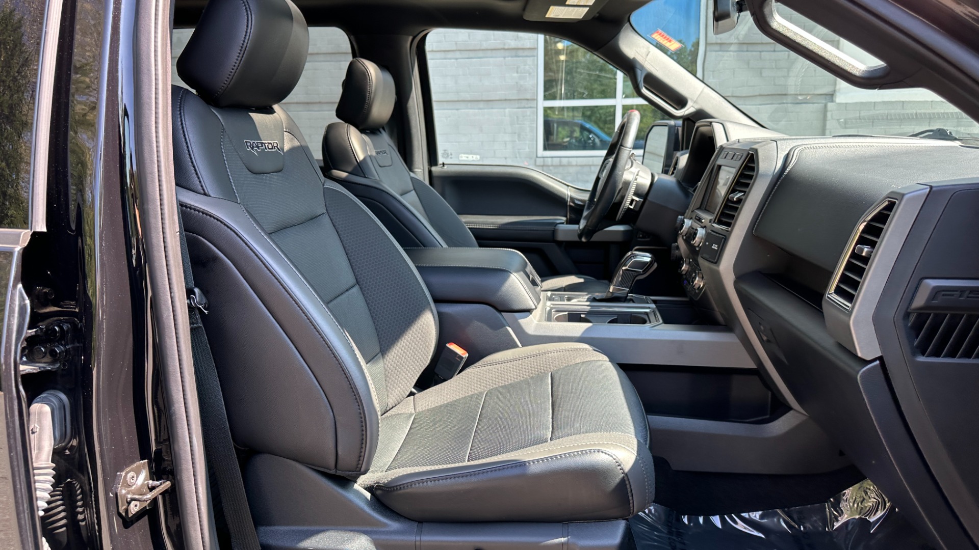 Used 2019 Ford F-150 RAPTOR / CARBON PKG / PANO ROOF / TECH PKG / 17IN FORGED WHEELS for sale $58,900 at Formula Imports in Charlotte NC 28227 38