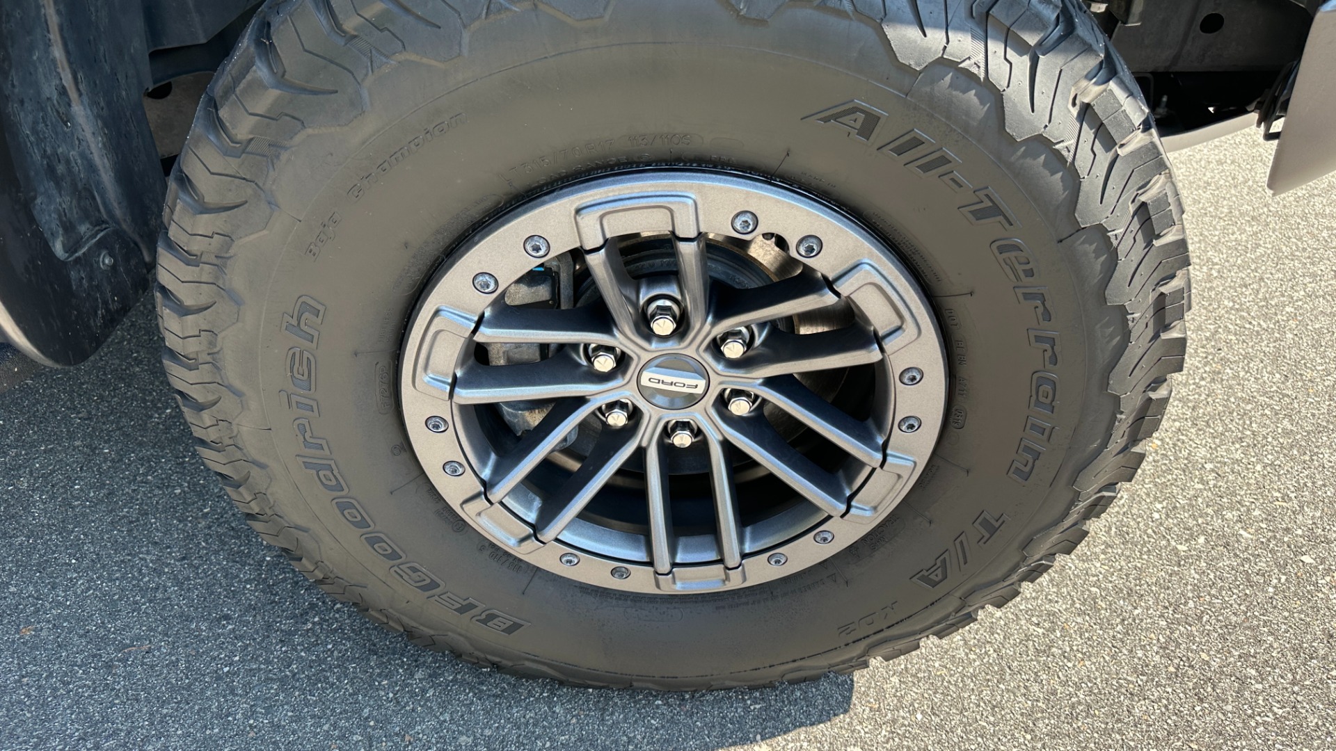 Used 2019 Ford F-150 RAPTOR / CARBON PKG / PANO ROOF / TECH PKG / 17IN FORGED WHEELS for sale $58,900 at Formula Imports in Charlotte NC 28227 50