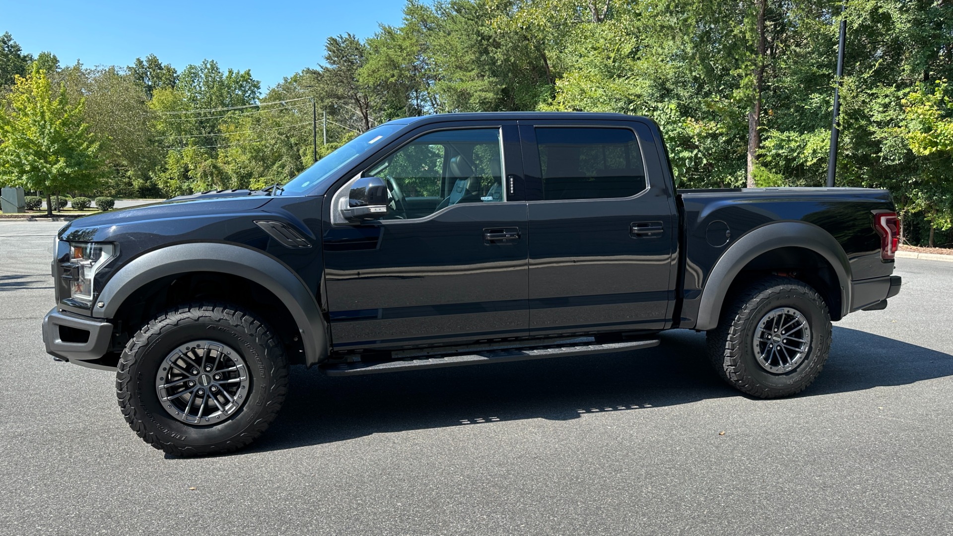 Used 2019 Ford F-150 RAPTOR / CARBON PKG / PANO ROOF / TECH PKG / 17IN FORGED WHEELS for sale $58,900 at Formula Imports in Charlotte NC 28227 6