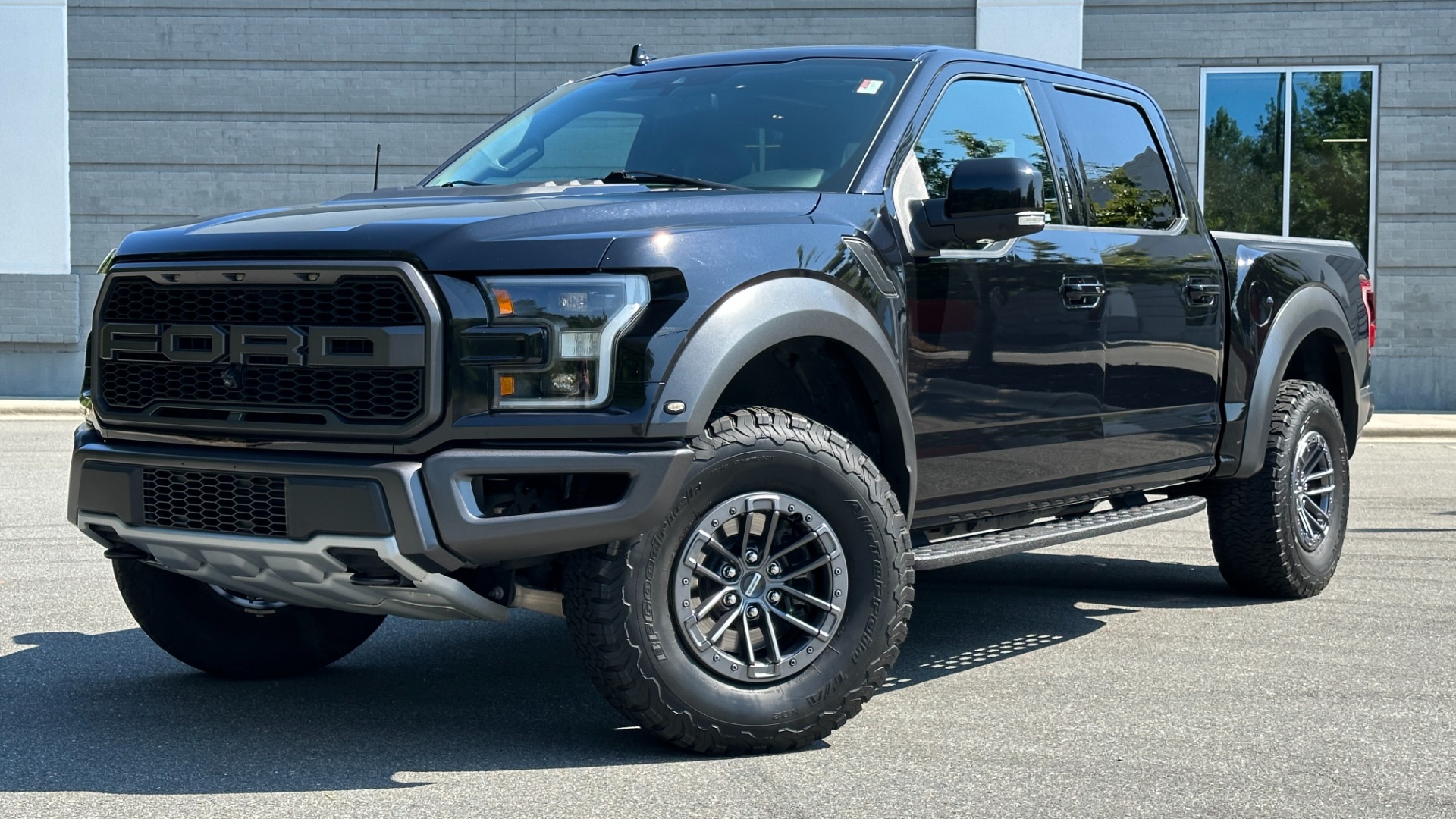 Used 2019 Ford F-150 RAPTOR / CARBON PKG / PANO ROOF / TECH PKG / 17IN FORGED WHEELS for sale $58,900 at Formula Imports in Charlotte NC 28227 1