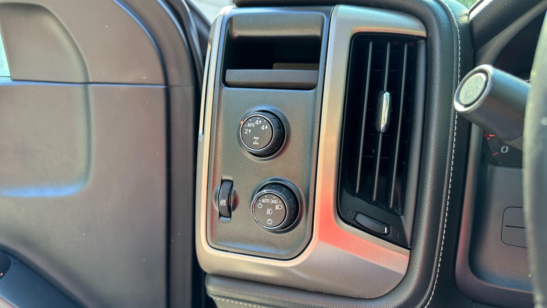 Used 2015 GMC Sierra 1500 DENALI / LIFT KIT / UPGRADED WHEELS / SUNROOF / 6.2L V8 for sale $33,995 at Formula Imports in Charlotte NC 28227 16