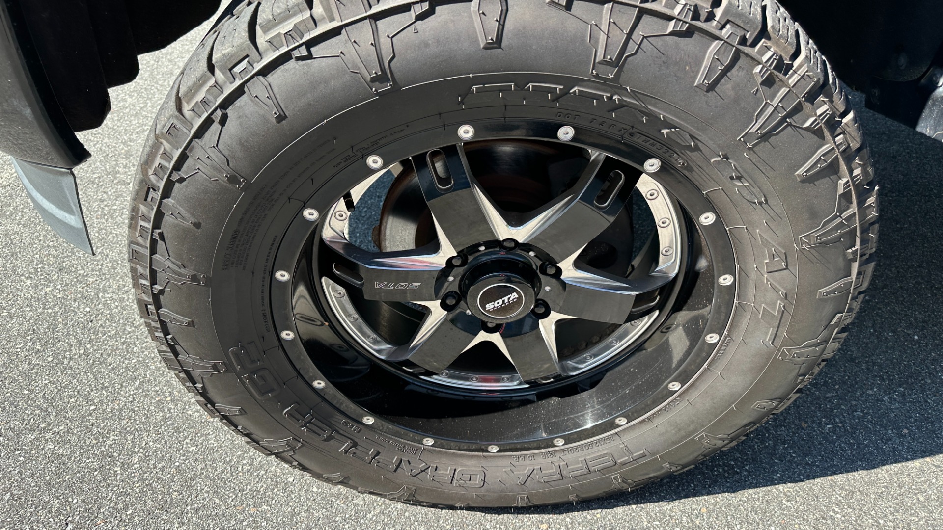 Used 2015 GMC Sierra 1500 DENALI / LIFT KIT / UPGRADED WHEELS / SUNROOF / 6.2L V8 for sale $33,995 at Formula Imports in Charlotte NC 28227 51