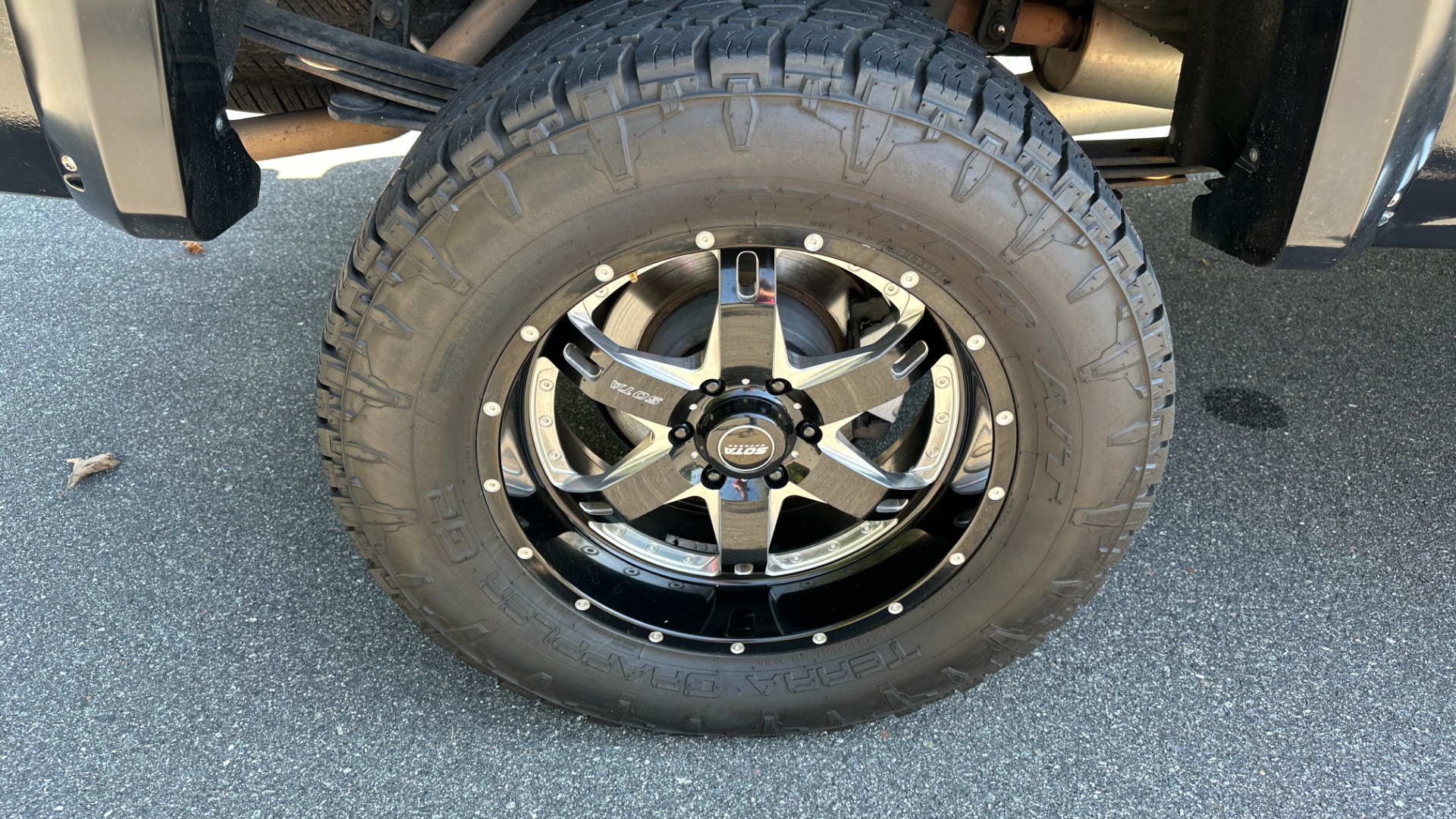 Used 2015 GMC Sierra 1500 DENALI / LIFT KIT / UPGRADED WHEELS / SUNROOF / 6.2L V8 for sale Sold at Formula Imports in Charlotte NC 28227 52