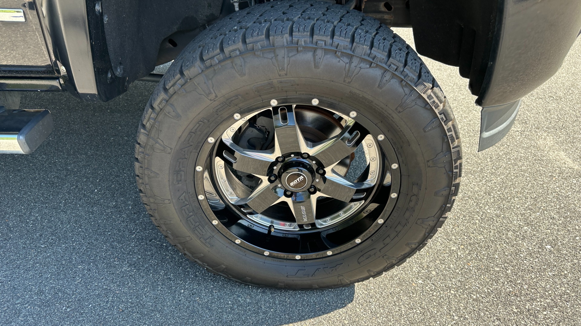 Used 2015 GMC Sierra 1500 DENALI / LIFT KIT / UPGRADED WHEELS / SUNROOF / 6.2L V8 for sale $33,995 at Formula Imports in Charlotte NC 28227 53