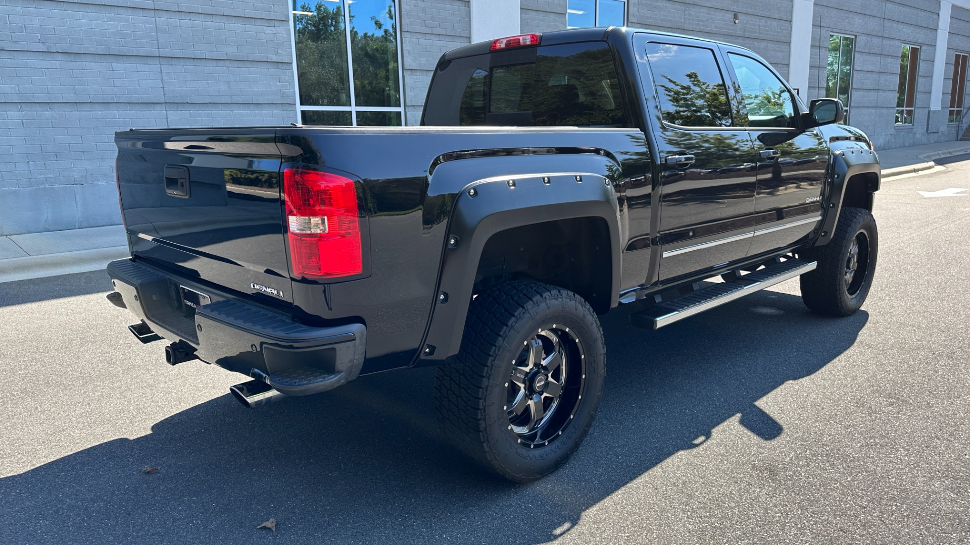 Used 2015 GMC Sierra 1500 DENALI / LIFT KIT / UPGRADED WHEELS / SUNROOF / 6.2L V8 for sale $33,995 at Formula Imports in Charlotte NC 28227 7