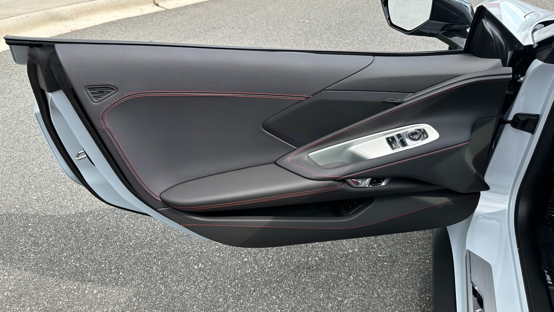 Used 2023 Chevrolet Corvette 1LT / PERF. EXHAUST / RED CALIPERS / FRONT SPLITTER / REAR SPOILER for sale $82,999 at Formula Imports in Charlotte NC 28227 11
