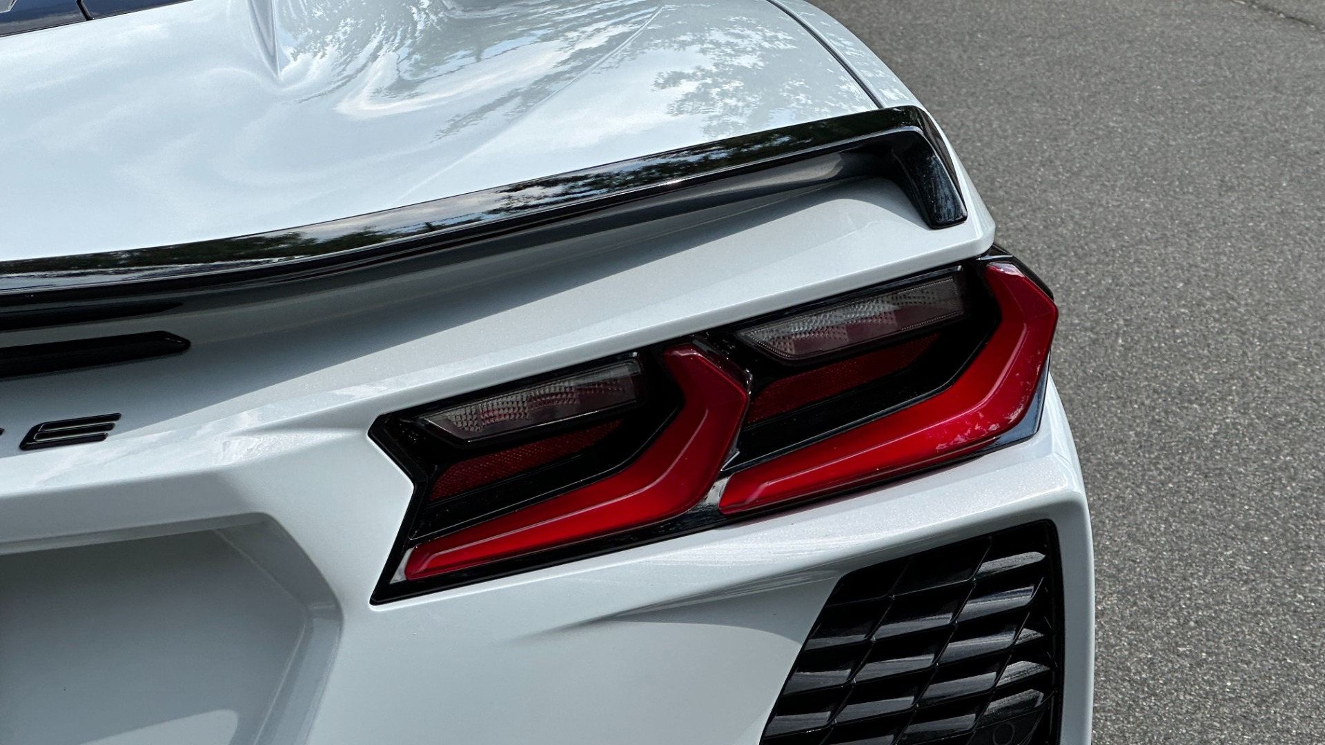 Used 2023 Chevrolet Corvette 1LT / PERF. EXHAUST / RED CALIPERS / FRONT SPLITTER / REAR SPOILER for sale $82,999 at Formula Imports in Charlotte NC 28227 37