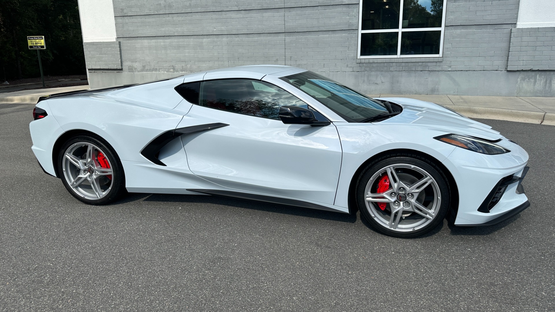 Used 2023 Chevrolet Corvette 1LT / PERF. EXHAUST / RED CALIPERS / FRONT SPLITTER / REAR SPOILER for sale $82,999 at Formula Imports in Charlotte NC 28227 7