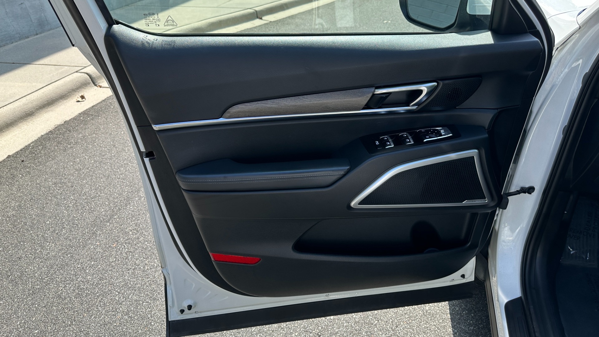 Used 2020 Kia Telluride EX / LEATHER / SAFETY FEATURES / 3RD ROW / SUNSHADES for sale Sold at Formula Imports in Charlotte NC 28227 10