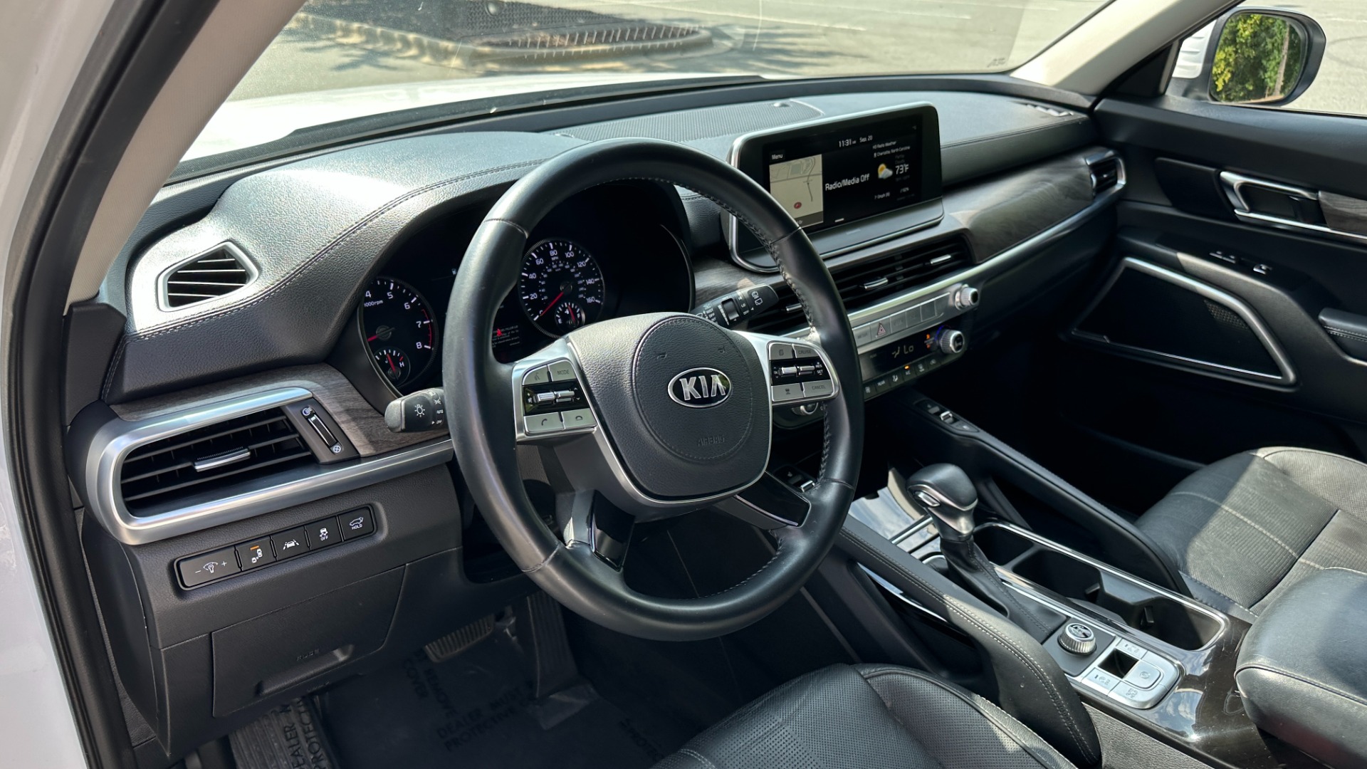 Used 2020 Kia Telluride EX / LEATHER / SAFETY FEATURES / 3RD ROW / SUNSHADES for sale Sold at Formula Imports in Charlotte NC 28227 11