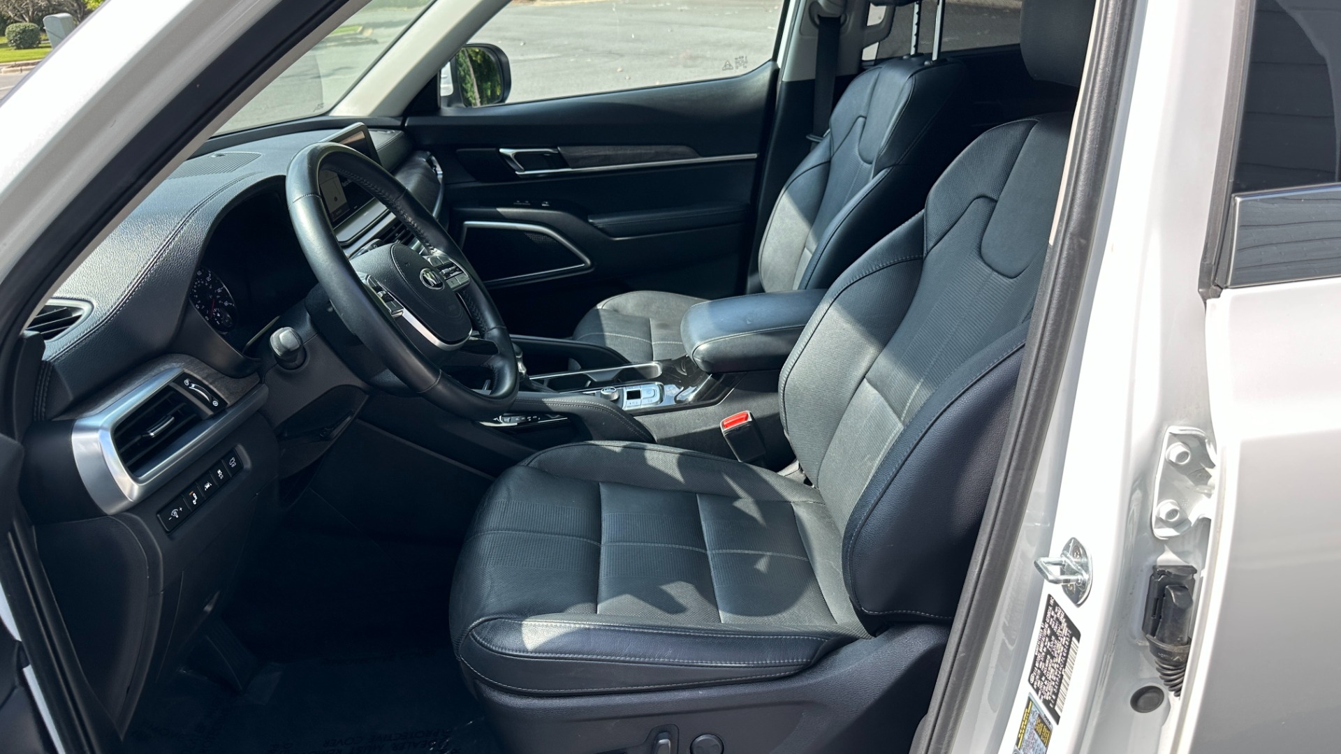 Used 2020 Kia Telluride EX / LEATHER / SAFETY FEATURES / 3RD ROW / SUNSHADES for sale Sold at Formula Imports in Charlotte NC 28227 12