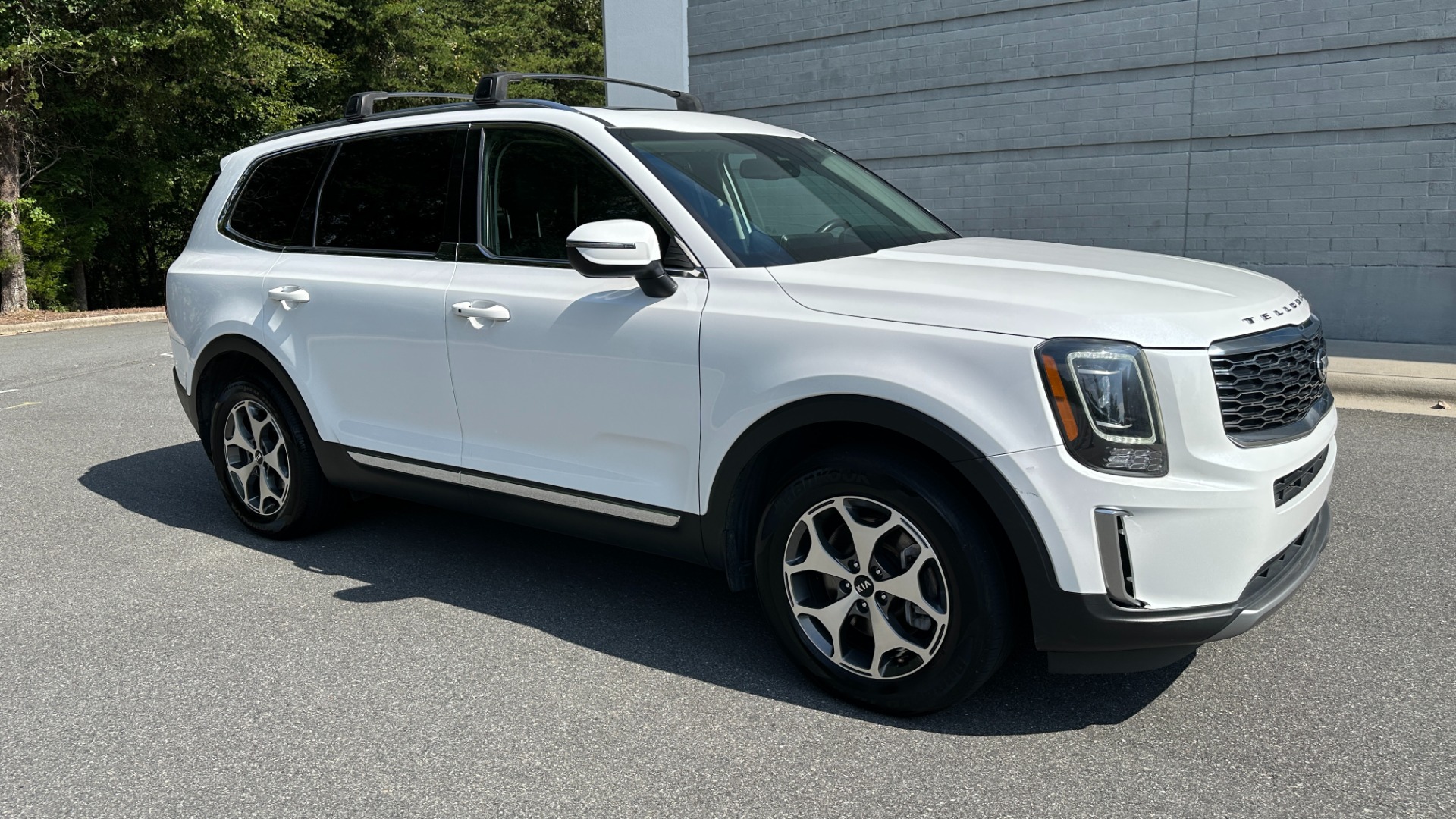 Used 2020 Kia Telluride EX / LEATHER / SAFETY FEATURES / 3RD ROW / SUNSHADES for sale Sold at Formula Imports in Charlotte NC 28227 2