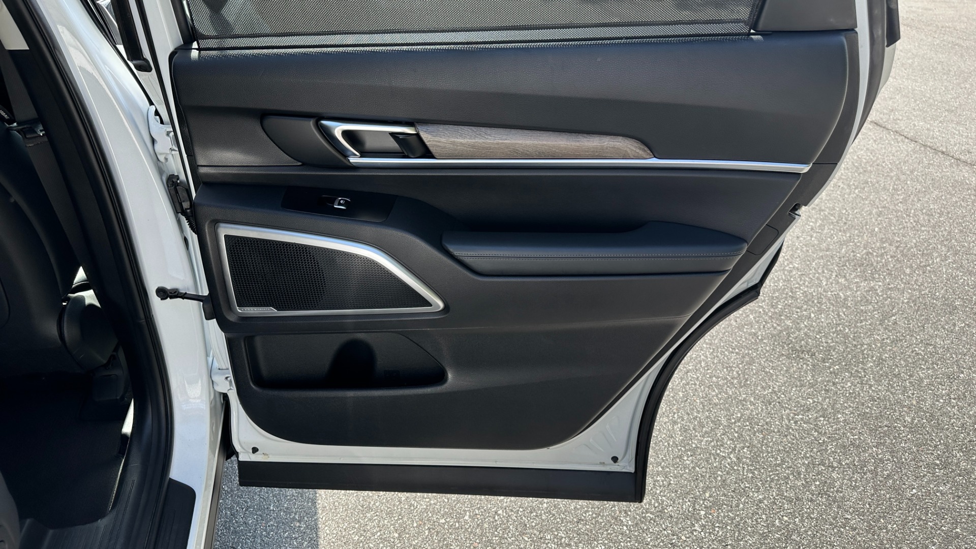 Used 2020 Kia Telluride EX / LEATHER / SAFETY FEATURES / 3RD ROW / SUNSHADES for sale Sold at Formula Imports in Charlotte NC 28227 32