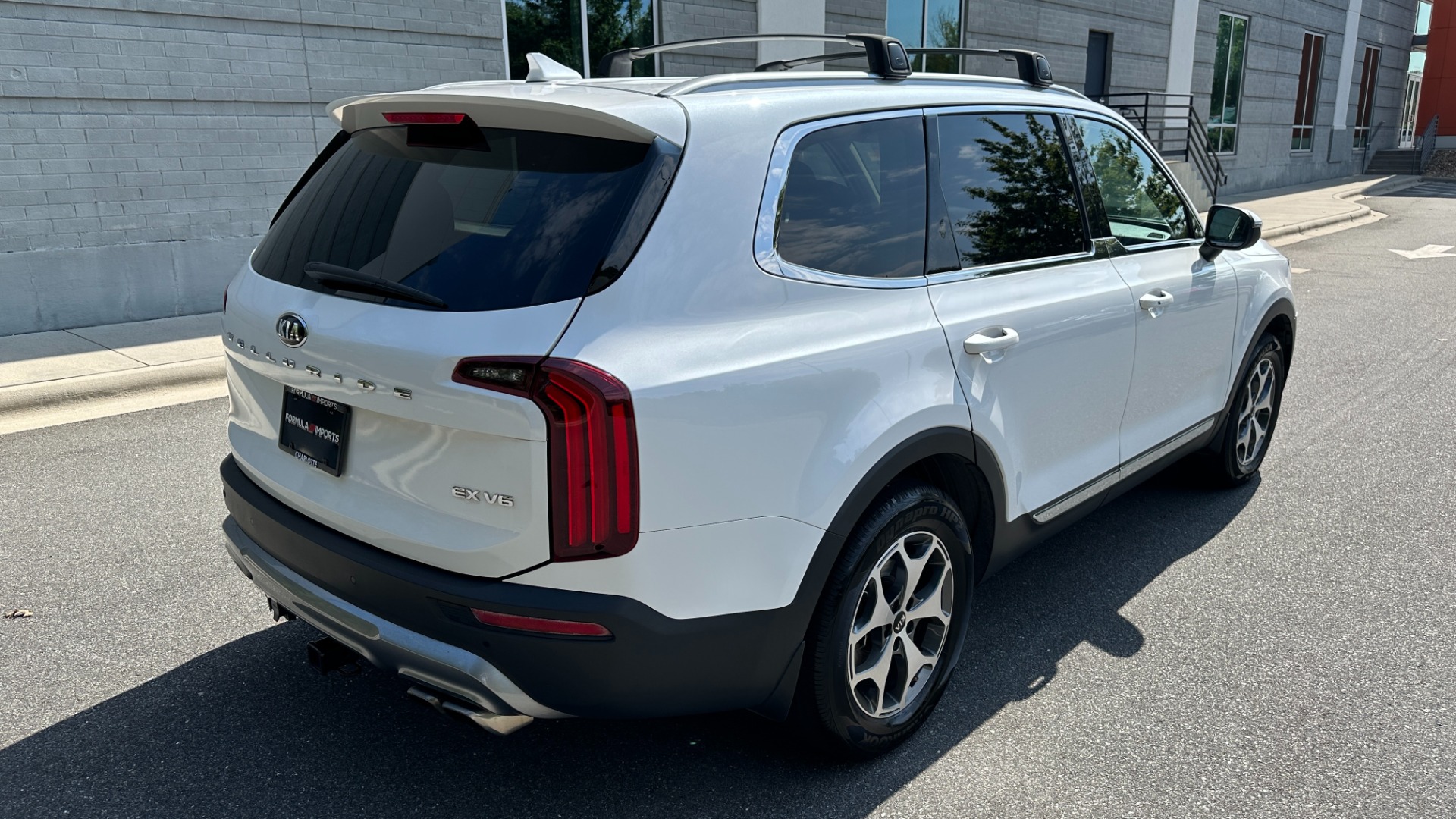 Used 2020 Kia Telluride EX / LEATHER / SAFETY FEATURES / 3RD ROW / SUNSHADES for sale Sold at Formula Imports in Charlotte NC 28227 4