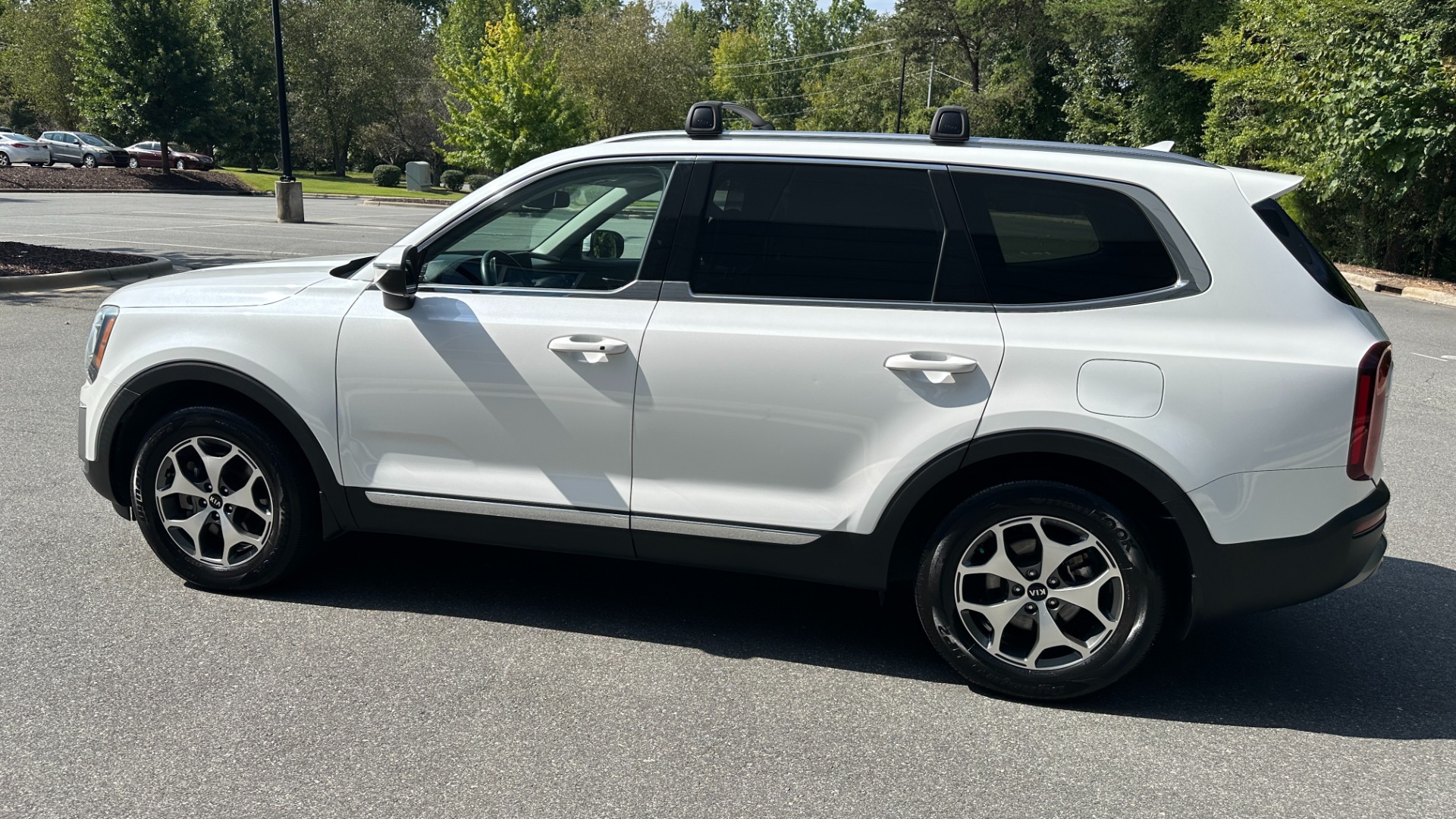 Used 2020 Kia Telluride EX / LEATHER / SAFETY FEATURES / 3RD ROW / SUNSHADES for sale Sold at Formula Imports in Charlotte NC 28227 6