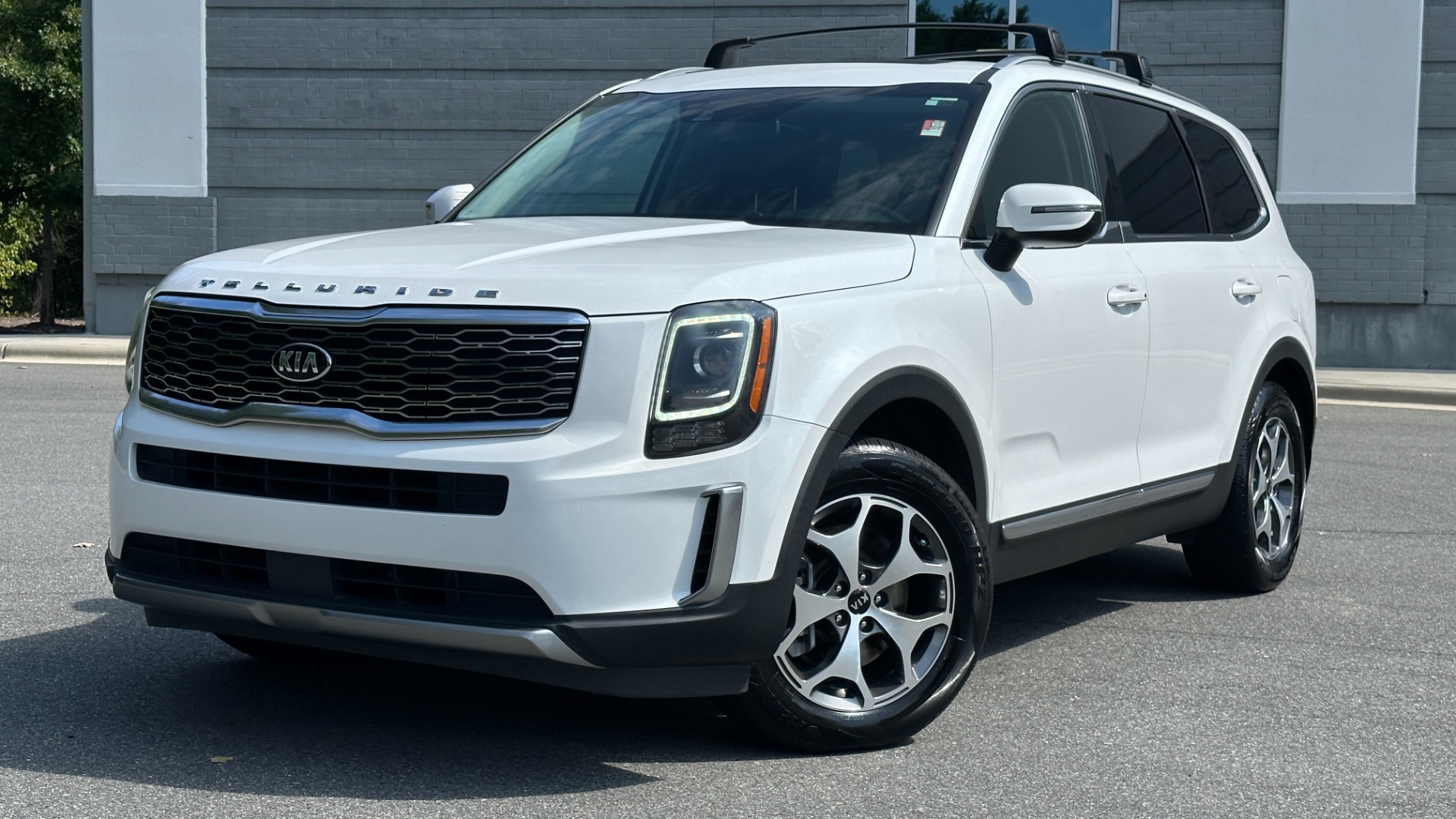 Used 2020 Kia Telluride EX / LEATHER / SAFETY FEATURES / 3RD ROW / SUNSHADES for sale Sold at Formula Imports in Charlotte NC 28227 1