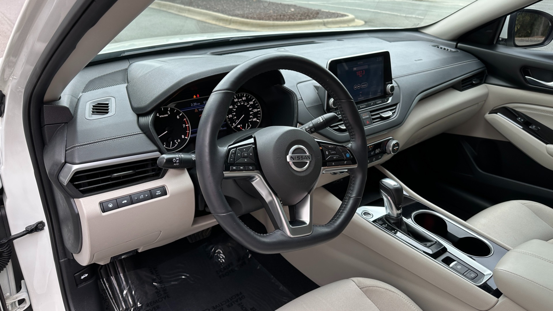 Used 2020 Nissan Altima 2.5 SV / SUNROOF / BACKUP CAMERA / BLINDSPOT / CLOTH for sale $17,999 at Formula Imports in Charlotte NC 28227 11