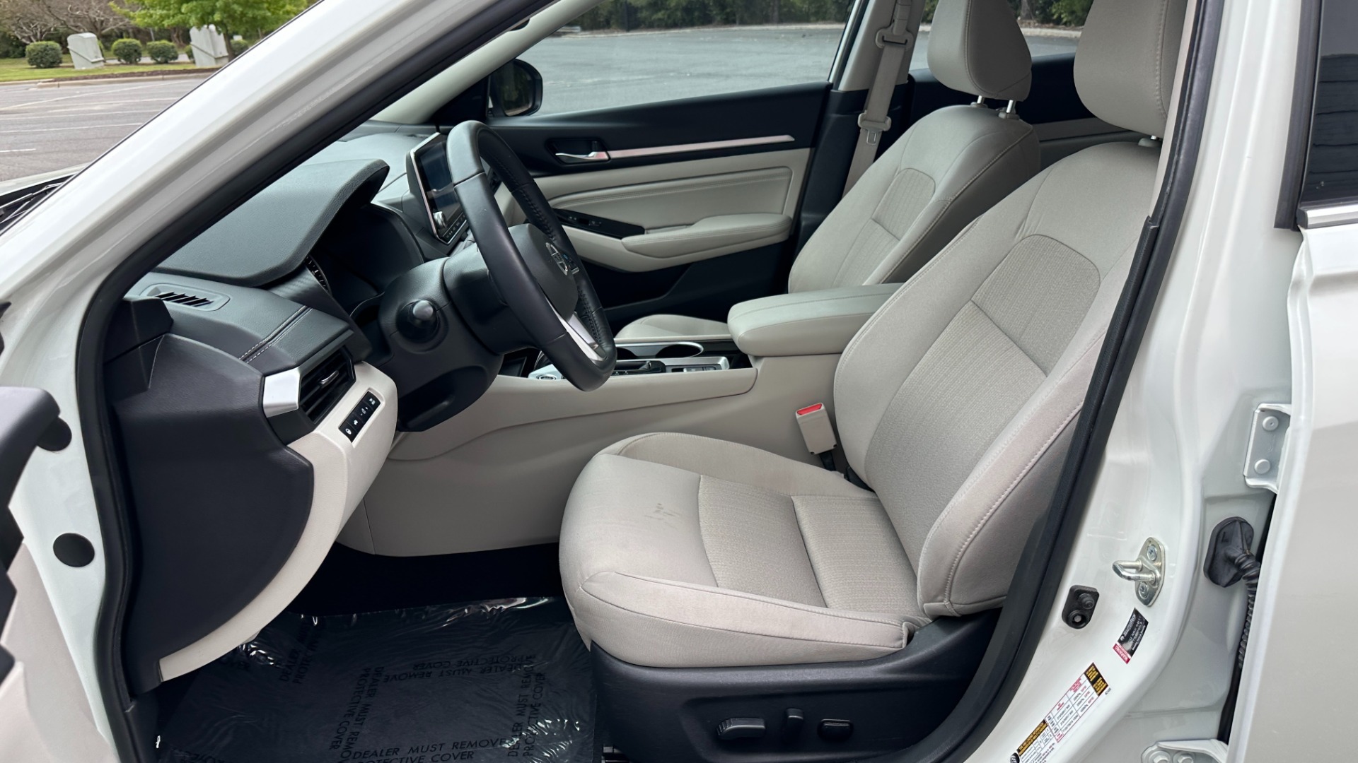 Used 2020 Nissan Altima 2.5 SV / SUNROOF / BACKUP CAMERA / BLINDSPOT / CLOTH for sale $17,999 at Formula Imports in Charlotte NC 28227 12