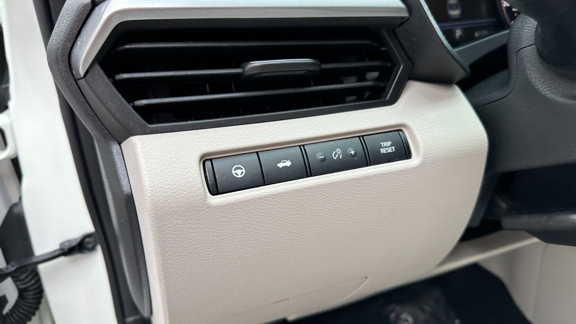 Used 2020 Nissan Altima 2.5 SV / SUNROOF / BACKUP CAMERA / BLINDSPOT / CLOTH for sale $17,999 at Formula Imports in Charlotte NC 28227 15
