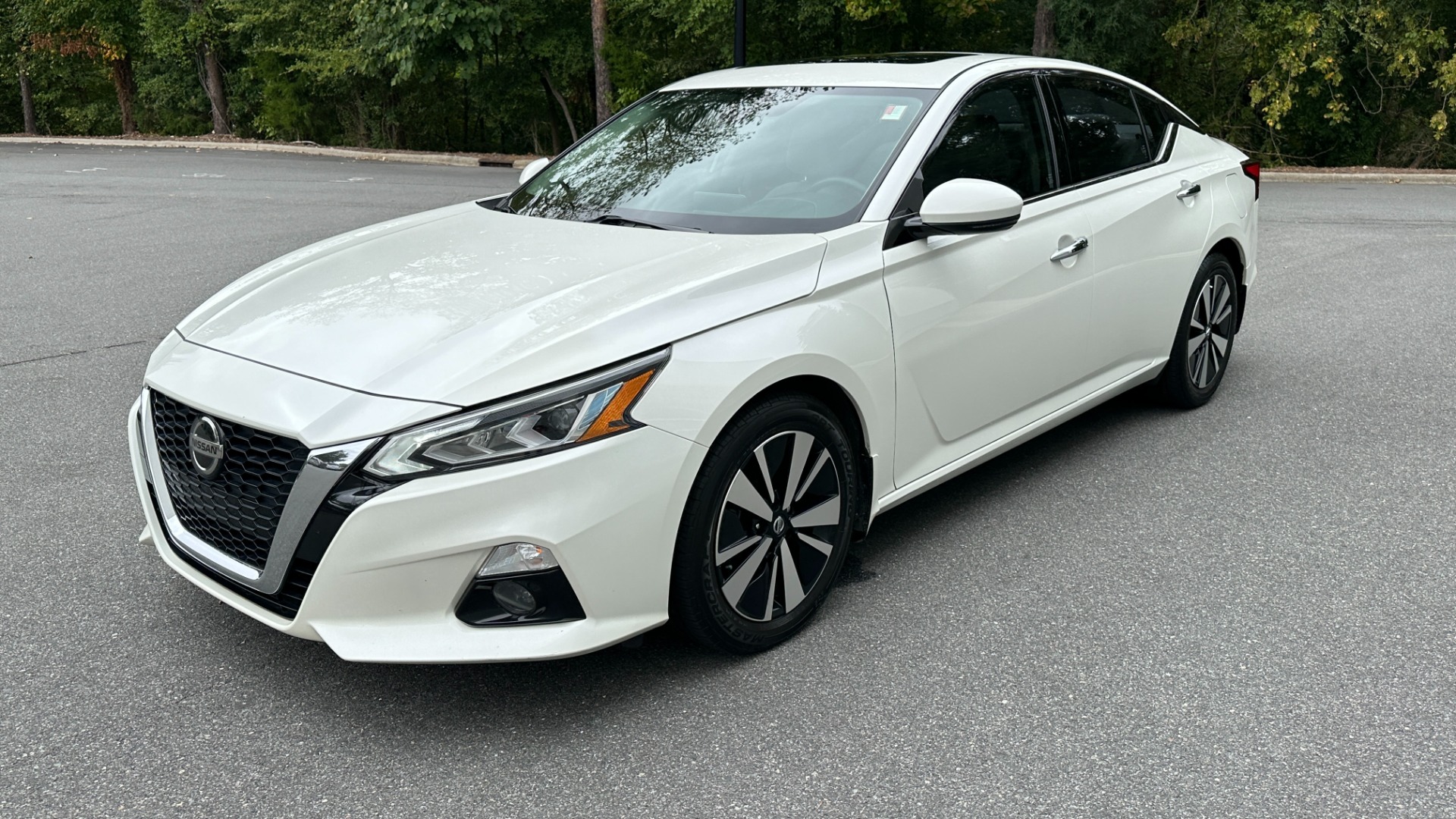 Used 2020 Nissan Altima 2.5 SV / SUNROOF / BACKUP CAMERA / BLINDSPOT / CLOTH for sale $17,999 at Formula Imports in Charlotte NC 28227 2