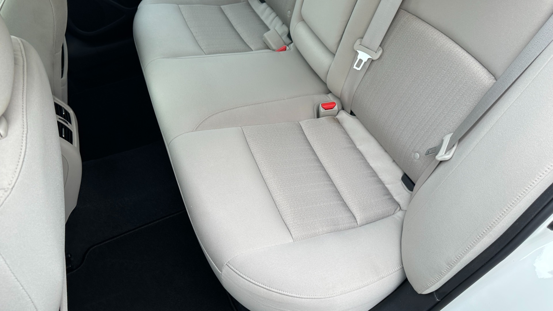 Used 2020 Nissan Altima 2.5 SV / SUNROOF / BACKUP CAMERA / BLINDSPOT / CLOTH for sale $17,999 at Formula Imports in Charlotte NC 28227 27