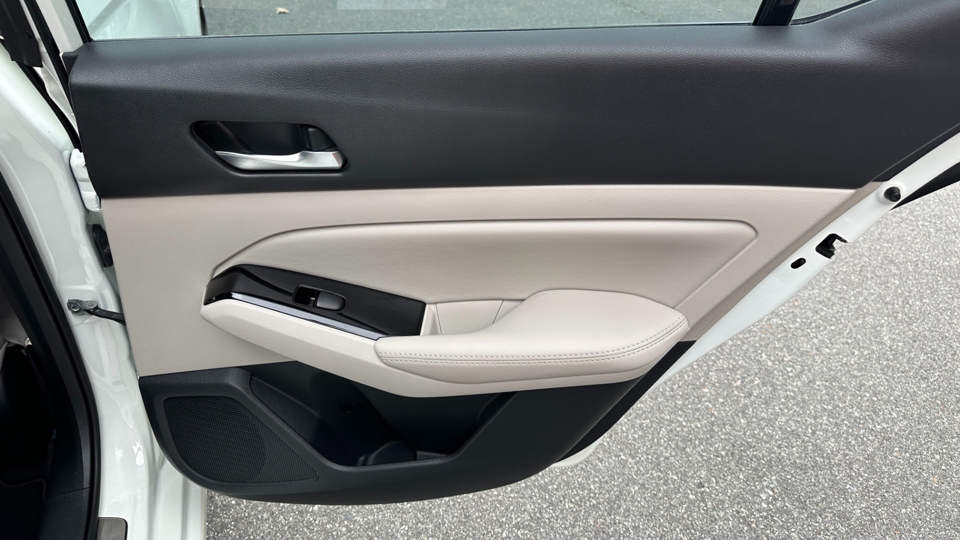 Used 2020 Nissan Altima 2.5 SV / SUNROOF / BACKUP CAMERA / BLINDSPOT / CLOTH for sale $17,999 at Formula Imports in Charlotte NC 28227 29