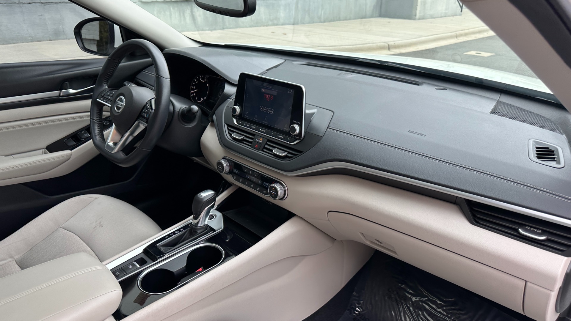 Used 2020 Nissan Altima 2.5 SV / SUNROOF / BACKUP CAMERA / BLINDSPOT / CLOTH for sale $17,999 at Formula Imports in Charlotte NC 28227 34