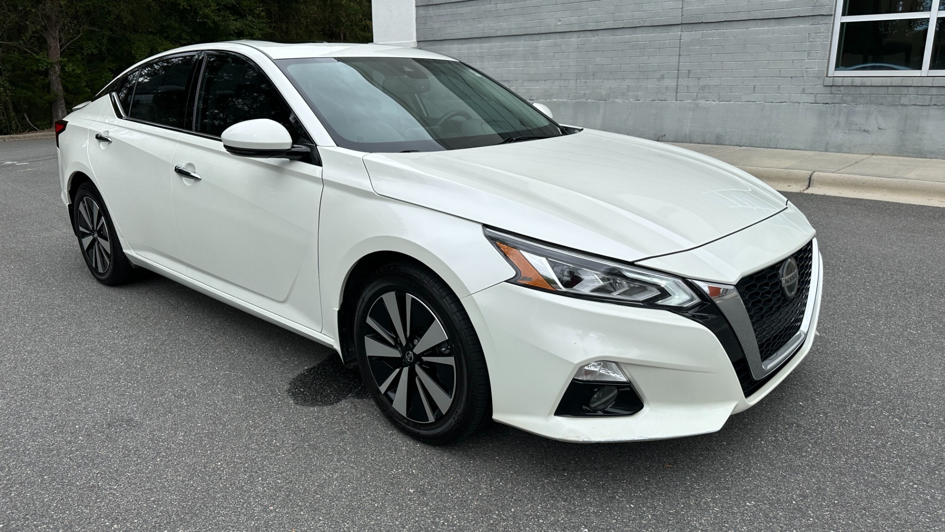 Used 2020 Nissan Altima 2.5 SV / SUNROOF / BACKUP CAMERA / BLINDSPOT / CLOTH for sale $17,999 at Formula Imports in Charlotte NC 28227 5