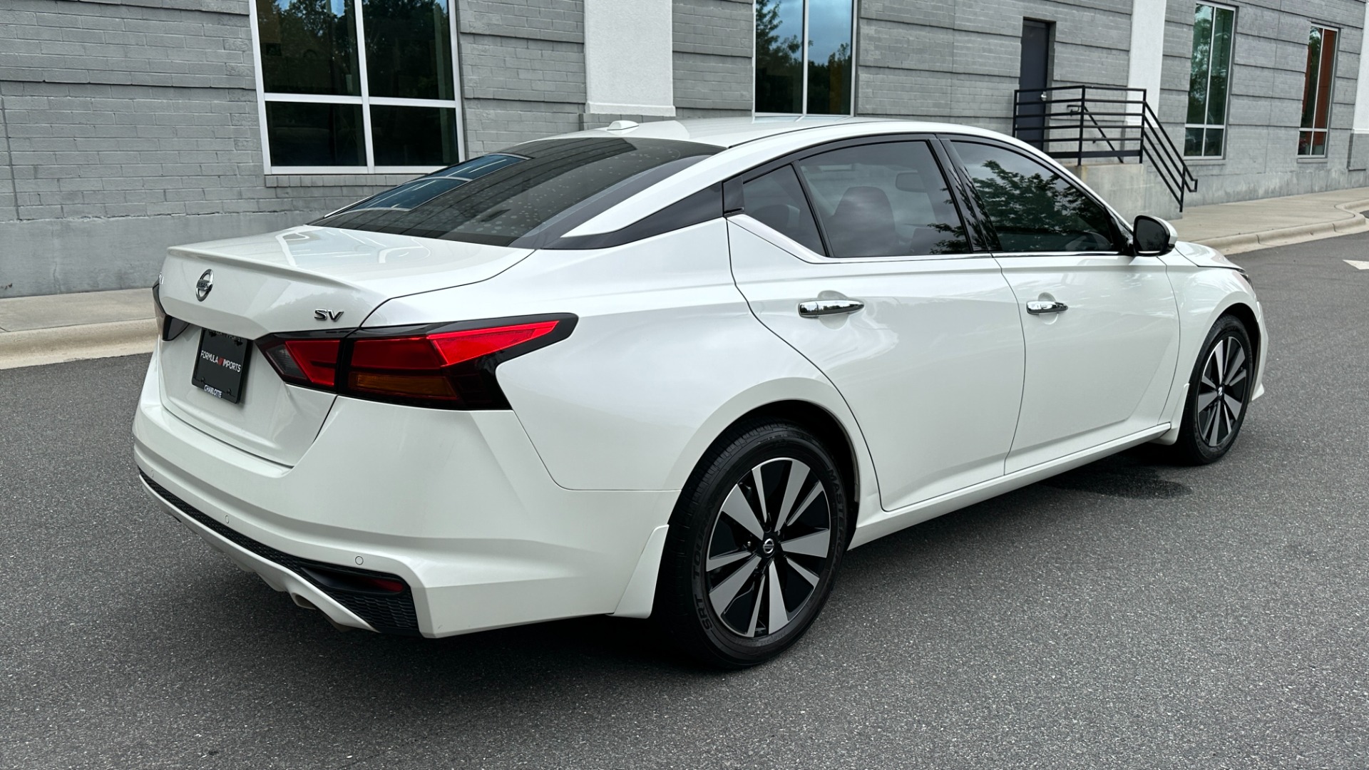 Used 2020 Nissan Altima 2.5 SV / SUNROOF / BACKUP CAMERA / BLINDSPOT / CLOTH for sale $17,999 at Formula Imports in Charlotte NC 28227 7