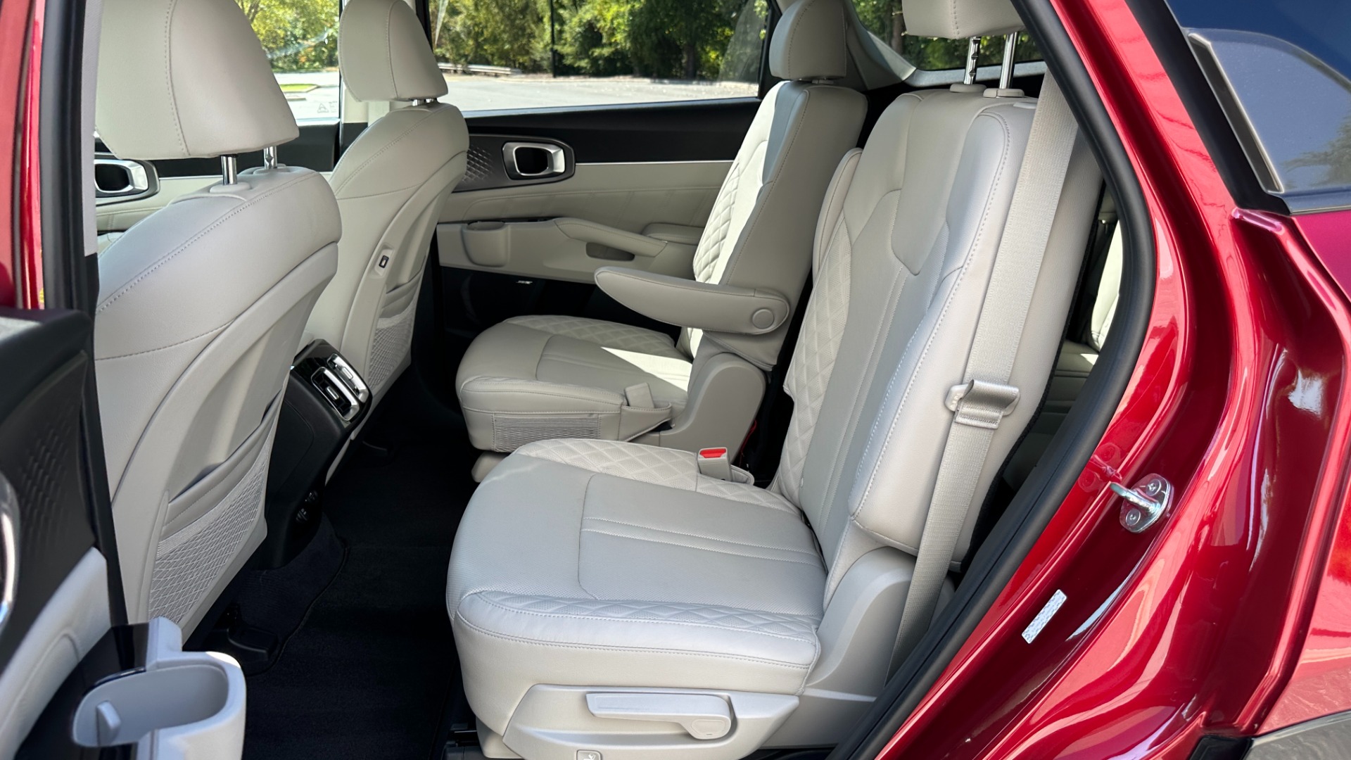 Used 2021 Kia Sorento SX PRESTIGE / LOADED / 3 ROW / LEATHER / PANORAMIC ROOF for sale $33,900 at Formula Imports in Charlotte NC 28227 24