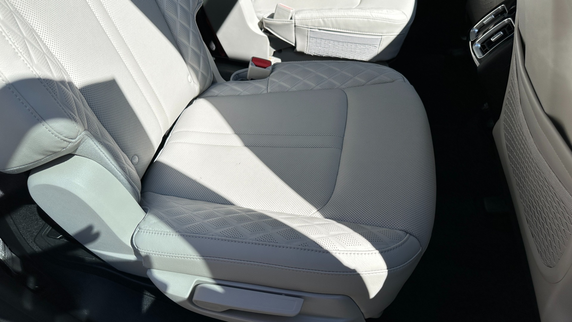 Used 2021 Kia Sorento SX PRESTIGE / LOADED / 3 ROW / LEATHER / PANORAMIC ROOF for sale $33,900 at Formula Imports in Charlotte NC 28227 36