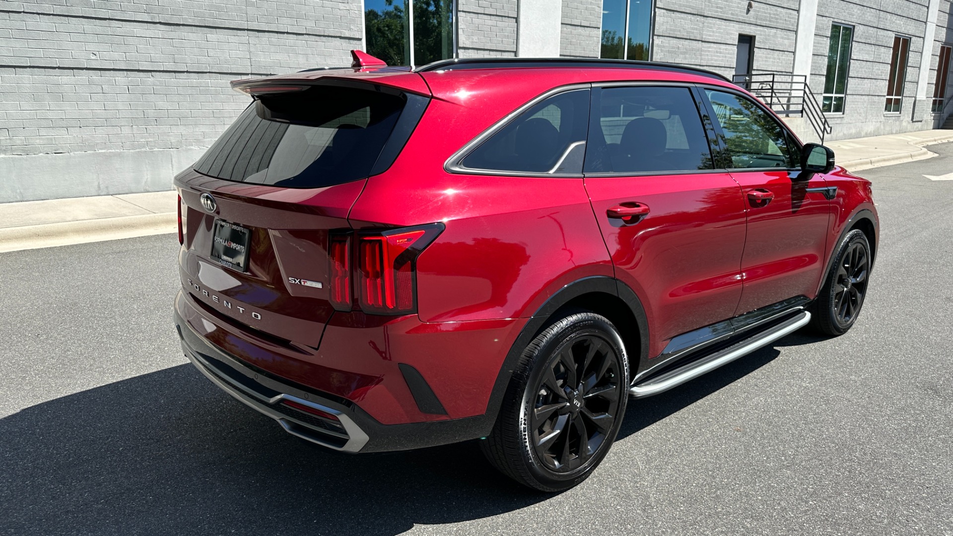 Used 2021 Kia Sorento SX PRESTIGE / LOADED / 3 ROW / LEATHER / PANORAMIC ROOF for sale $33,900 at Formula Imports in Charlotte NC 28227 4