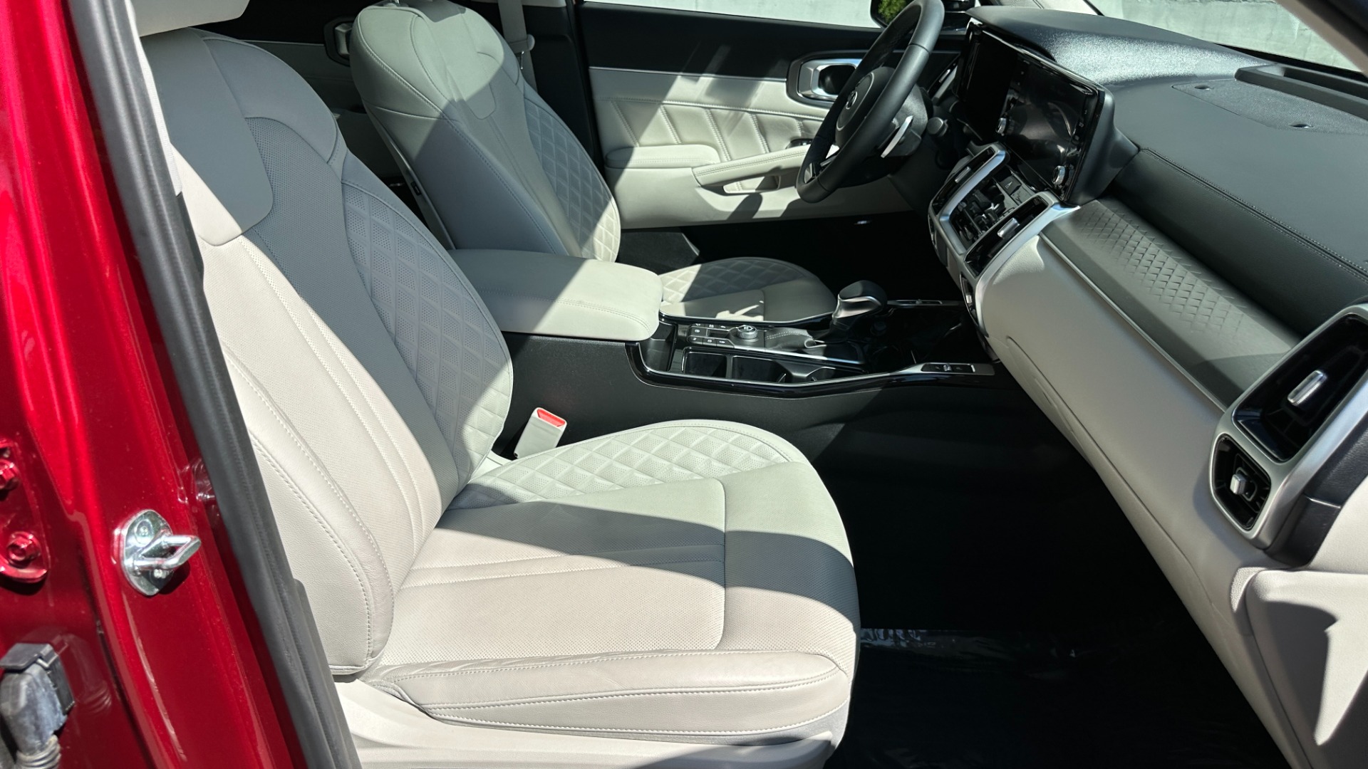 Used 2021 Kia Sorento SX PRESTIGE / LOADED / 3 ROW / LEATHER / PANORAMIC ROOF for sale $33,900 at Formula Imports in Charlotte NC 28227 40