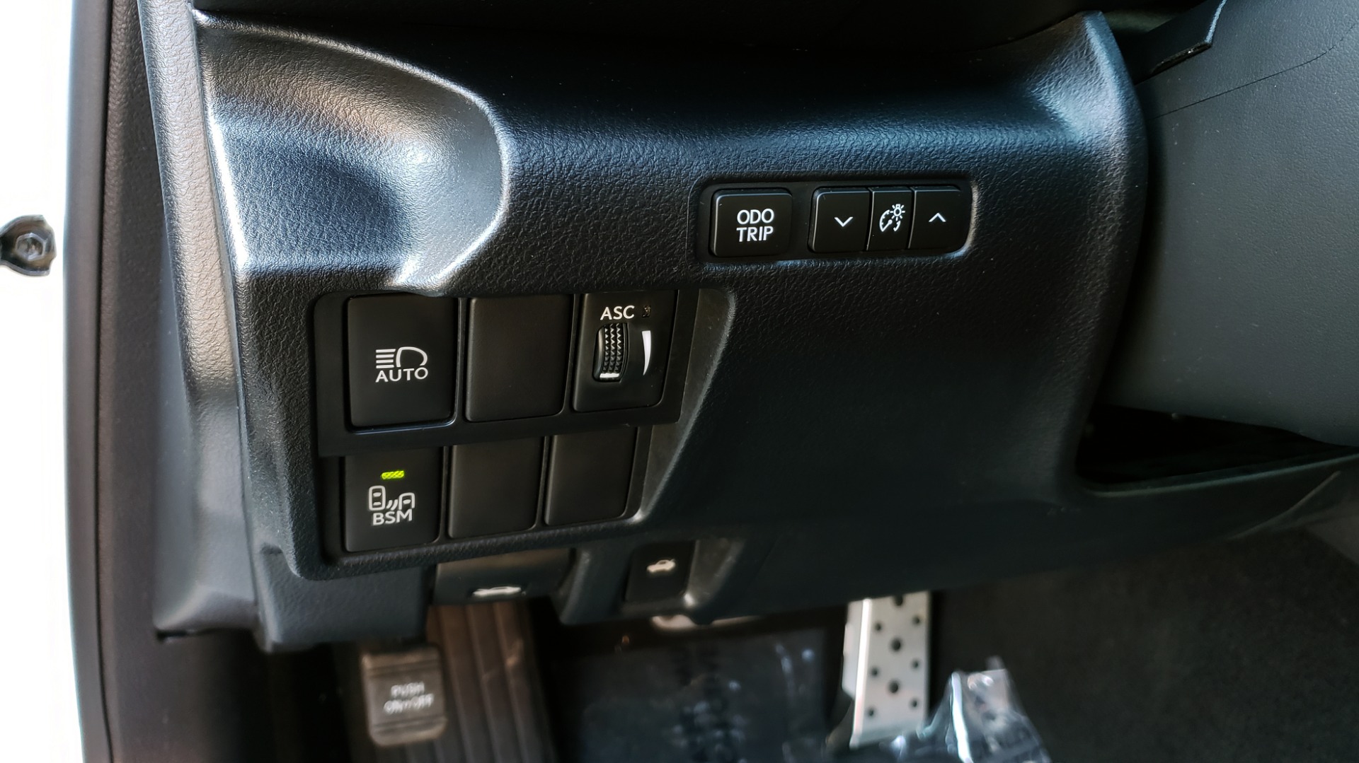 Used 2017 Lexus IS 200T F-SPORT / SUNROOF / REARVIEW / VENT SEATS for sale Sold at Formula Imports in Charlotte NC 28227 37