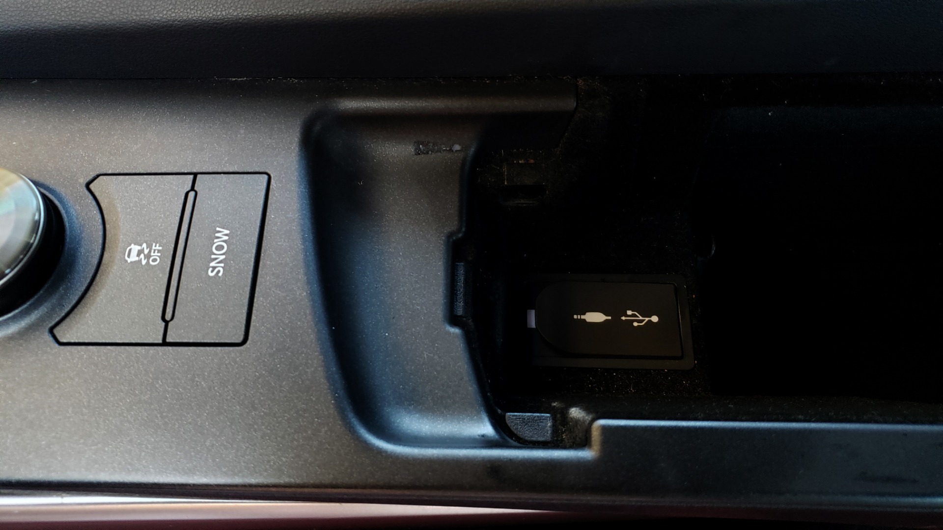Used 2017 Lexus IS 200T F-SPORT / SUNROOF / REARVIEW / VENT SEATS for sale Sold at Formula Imports in Charlotte NC 28227 51