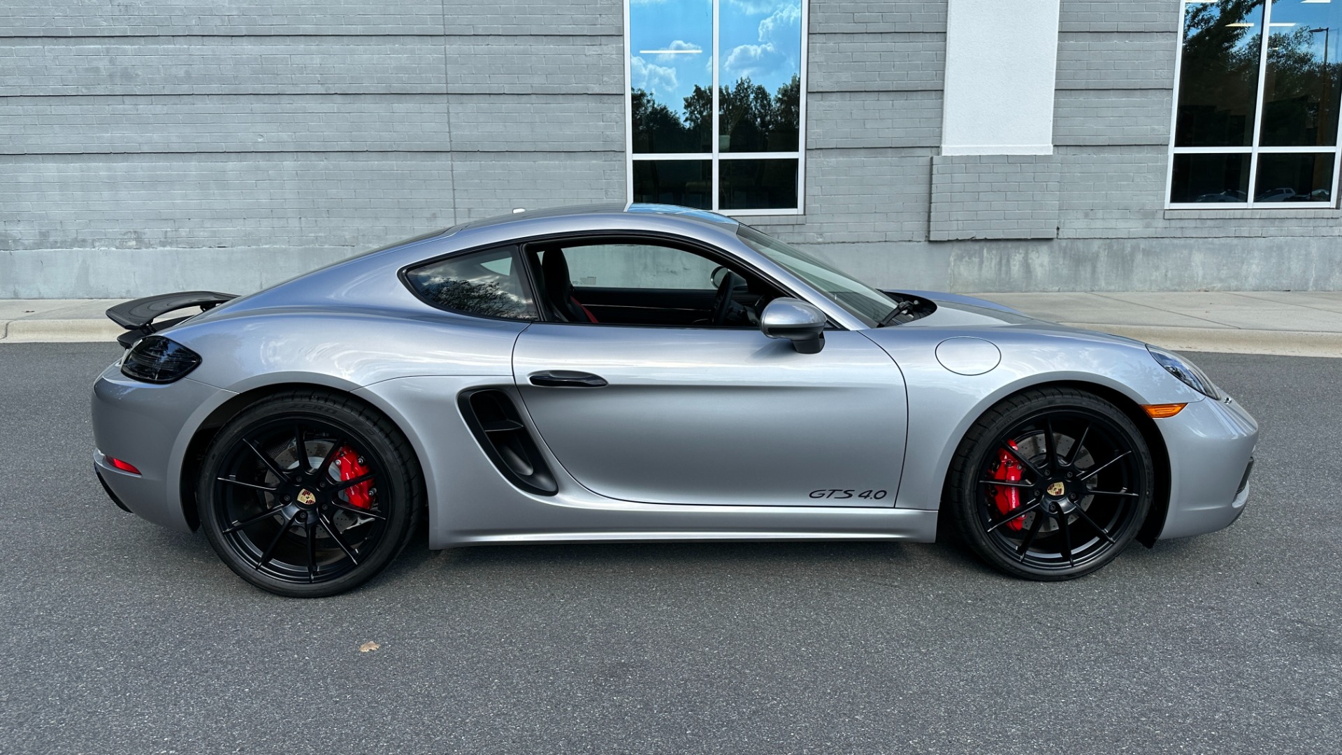 Used 2023 Porsche 718 Cayman GTS 4.0 / 6 SPEED / SPORT SEATS / SPORT DESIGN / CARBON FIBER for sale Sold at Formula Imports in Charlotte NC 28227 3