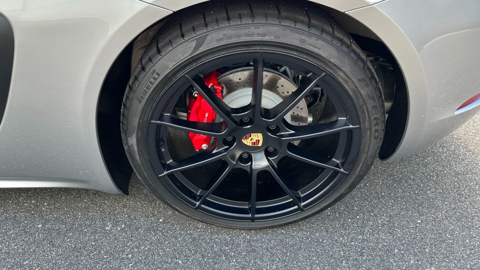 Used 2023 Porsche 718 Cayman GTS 4.0 / 6 SPEED / SPORT SEATS / SPORT DESIGN / CARBON FIBER for sale Sold at Formula Imports in Charlotte NC 28227 39
